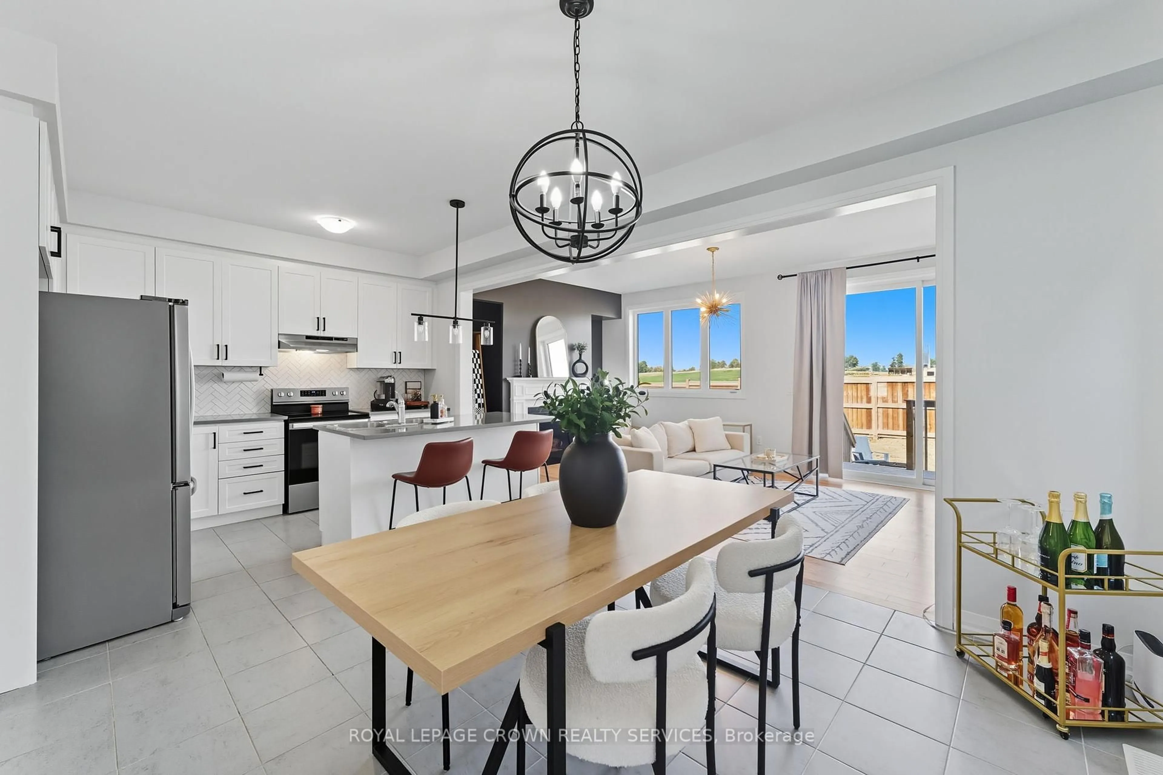 Open concept kitchen, ceramic/tile floor for 872 Sobeski Ave, Woodstock Ontario N4T 0P2