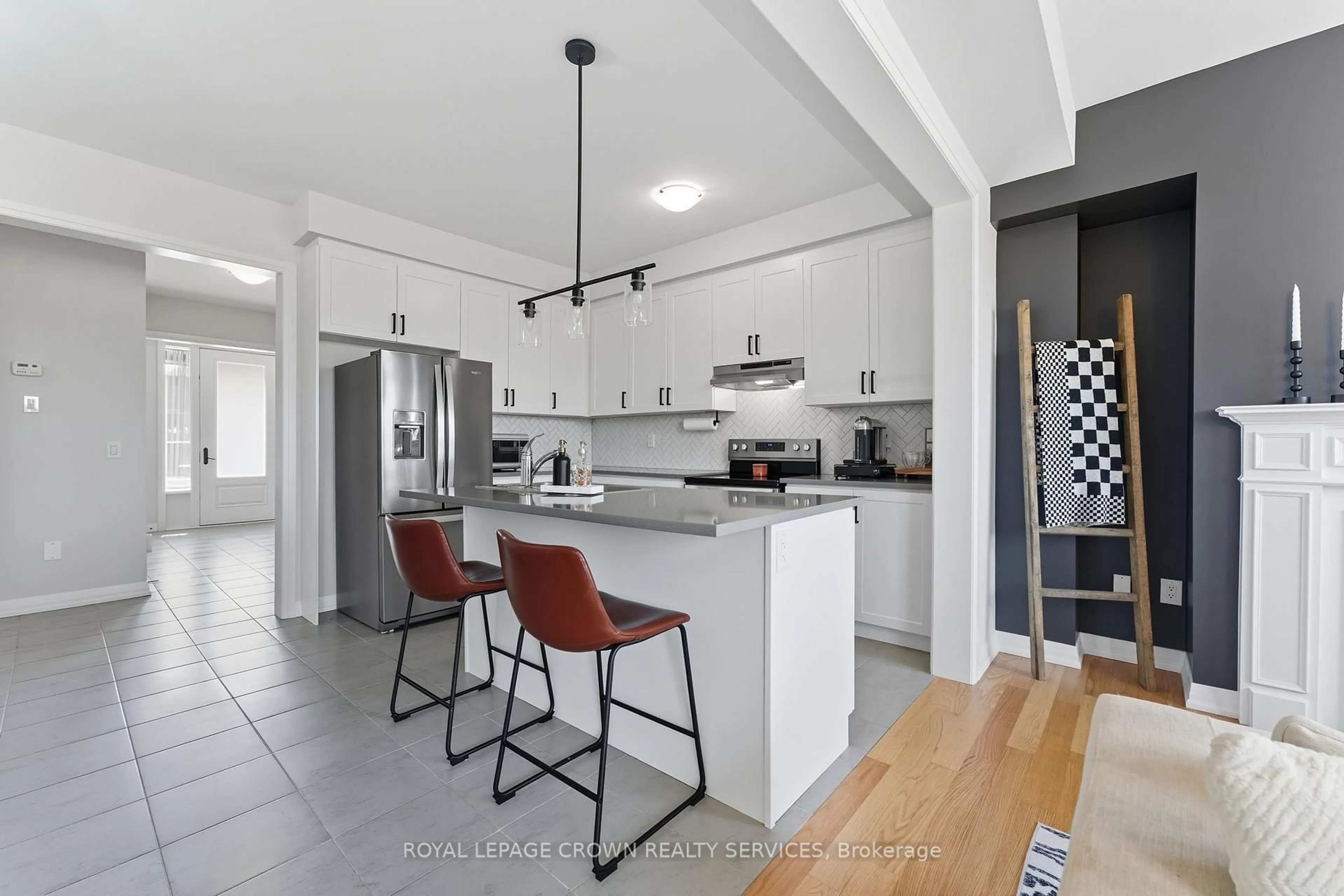 Open concept kitchen, ceramic/tile floor for 872 Sobeski Ave, Woodstock Ontario N4T 0P2