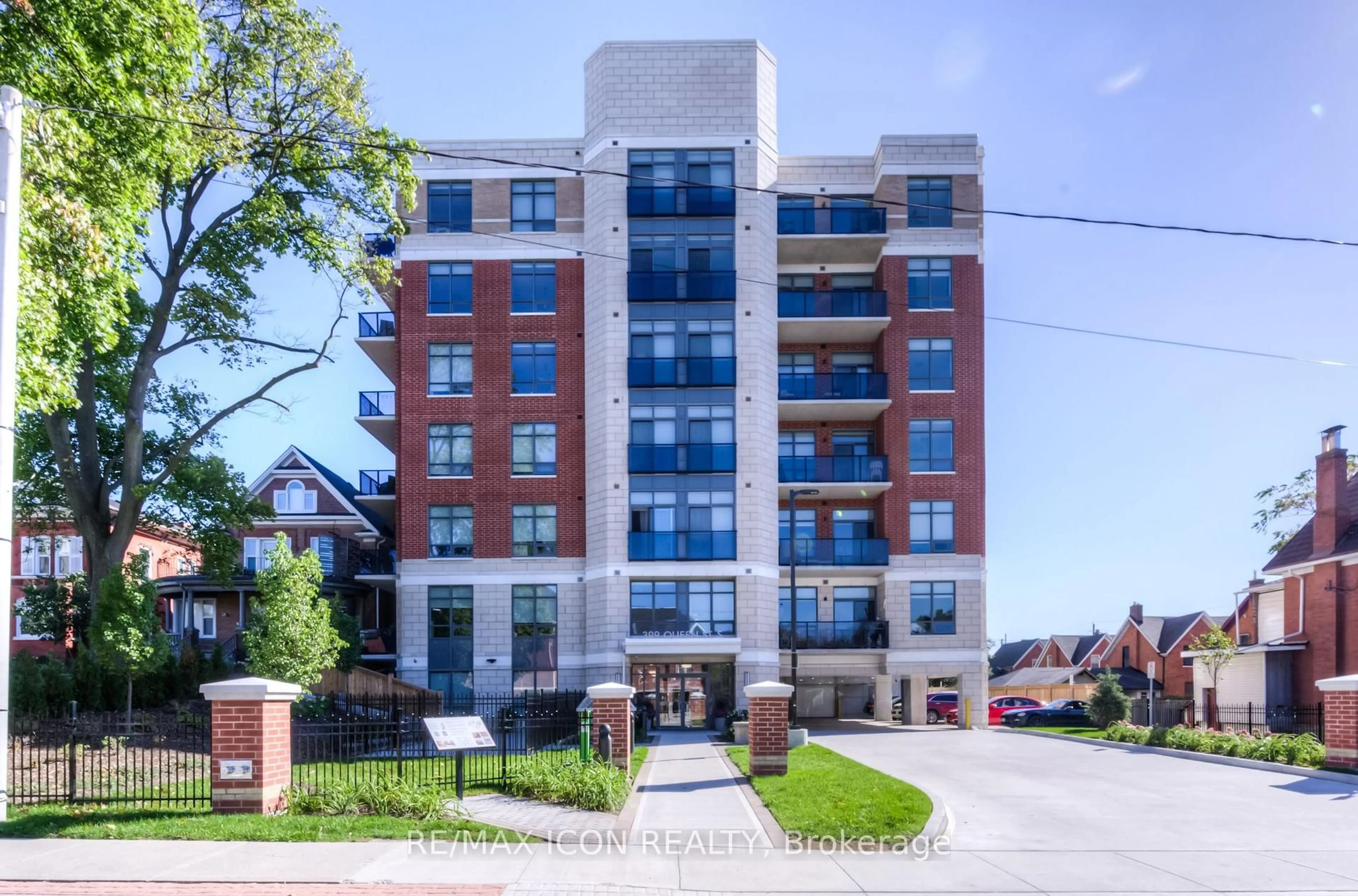 Home with brick exterior material, building for 399 Queen St #417, Kitchener Ontario N2G 0C4