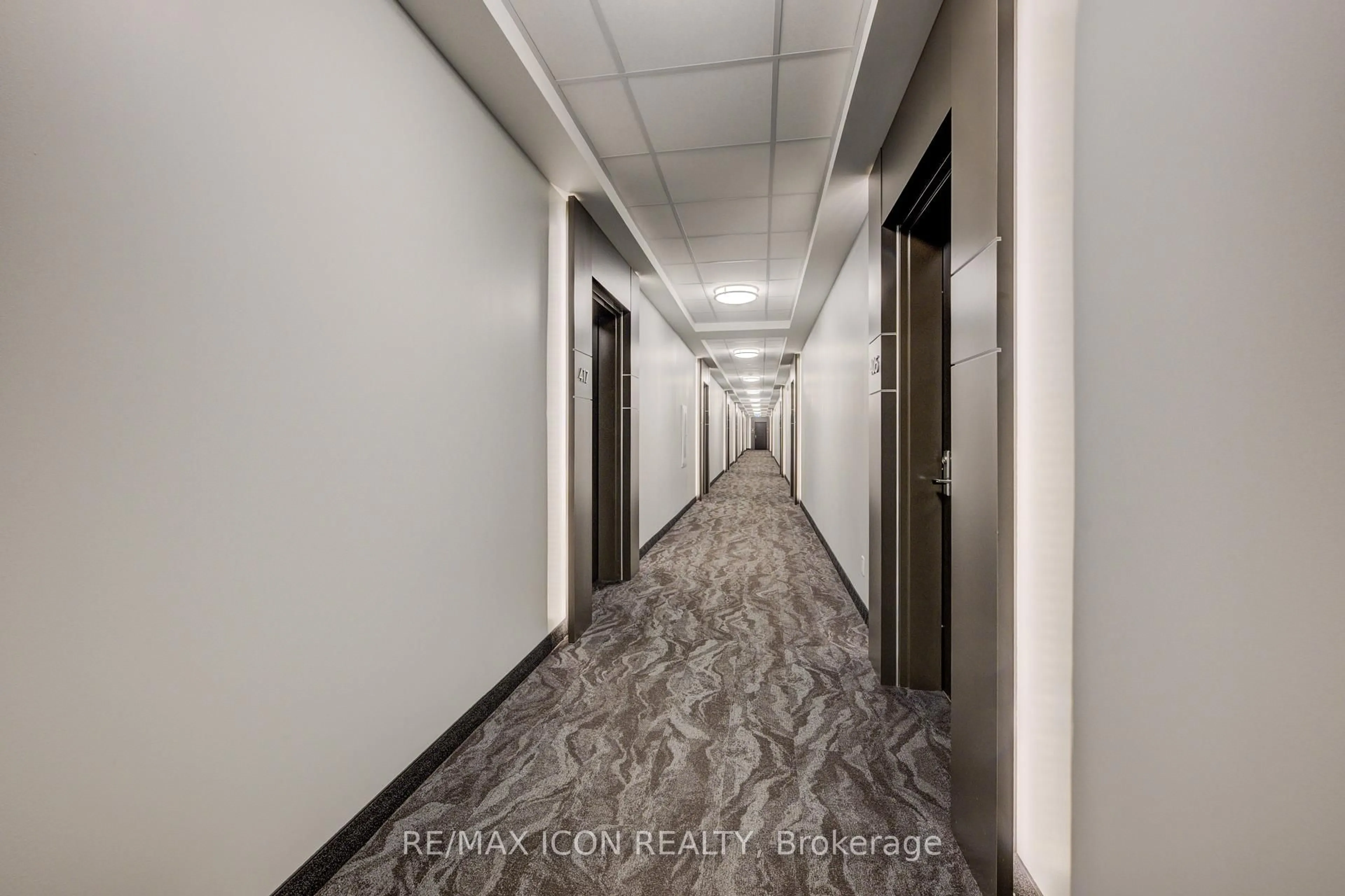 Indoor foyer for 399 Queen St #417, Kitchener Ontario N2G 0C4