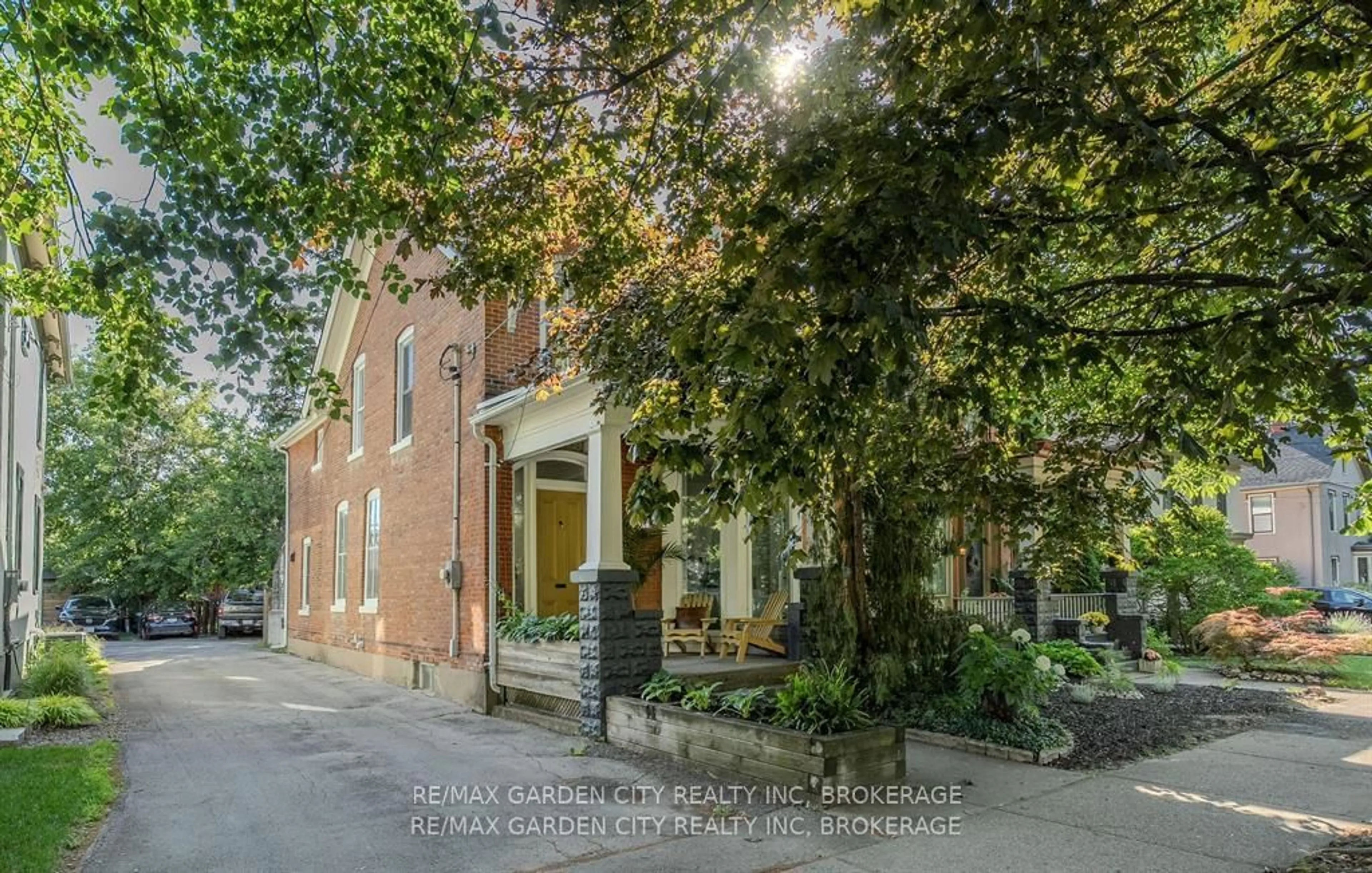 Unknown for 93 QUEEN St, St. Catharines Ontario L2R 5H4