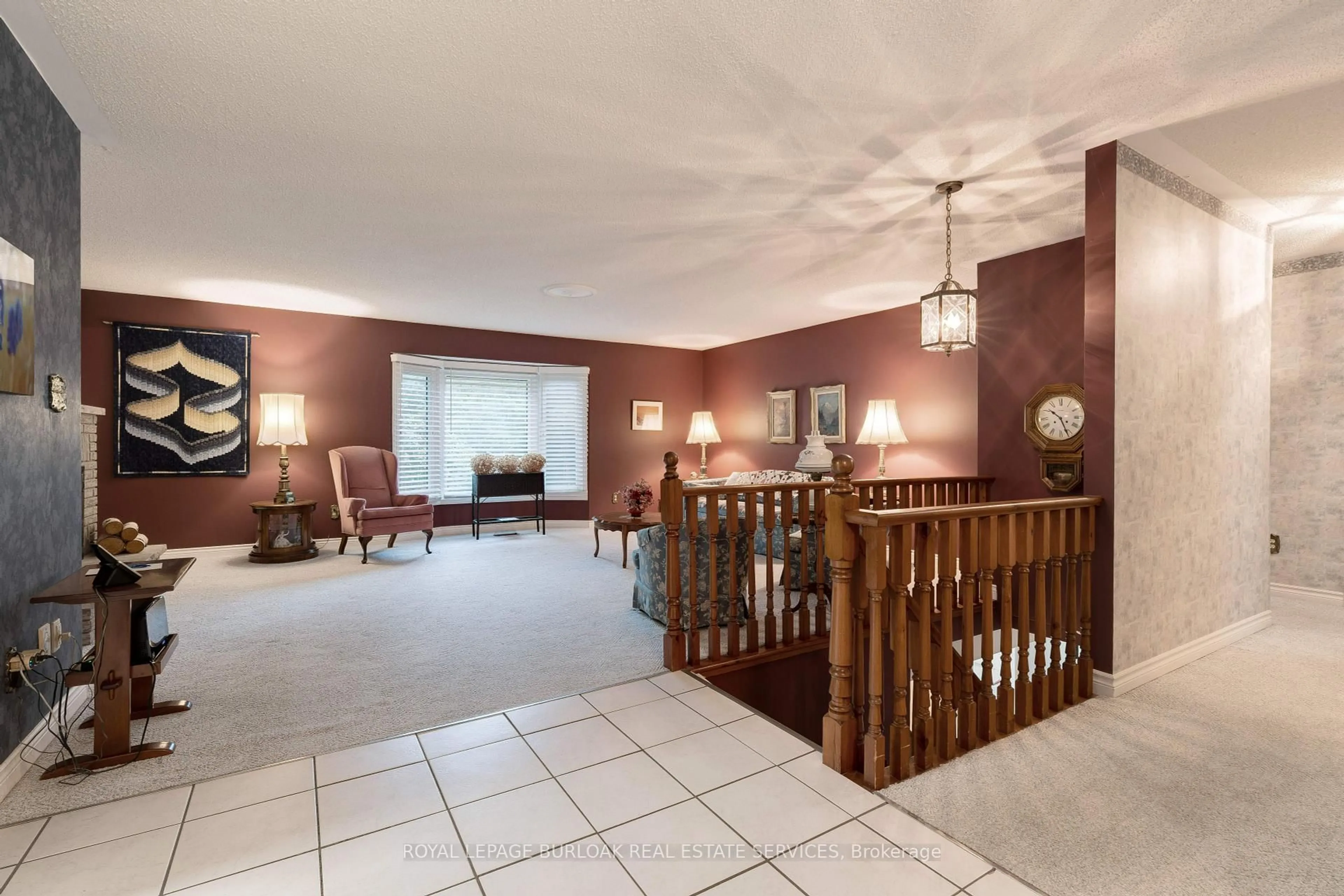Indoor foyer for 43 Acredale Dr, Hamilton Ontario L0R 1H2
