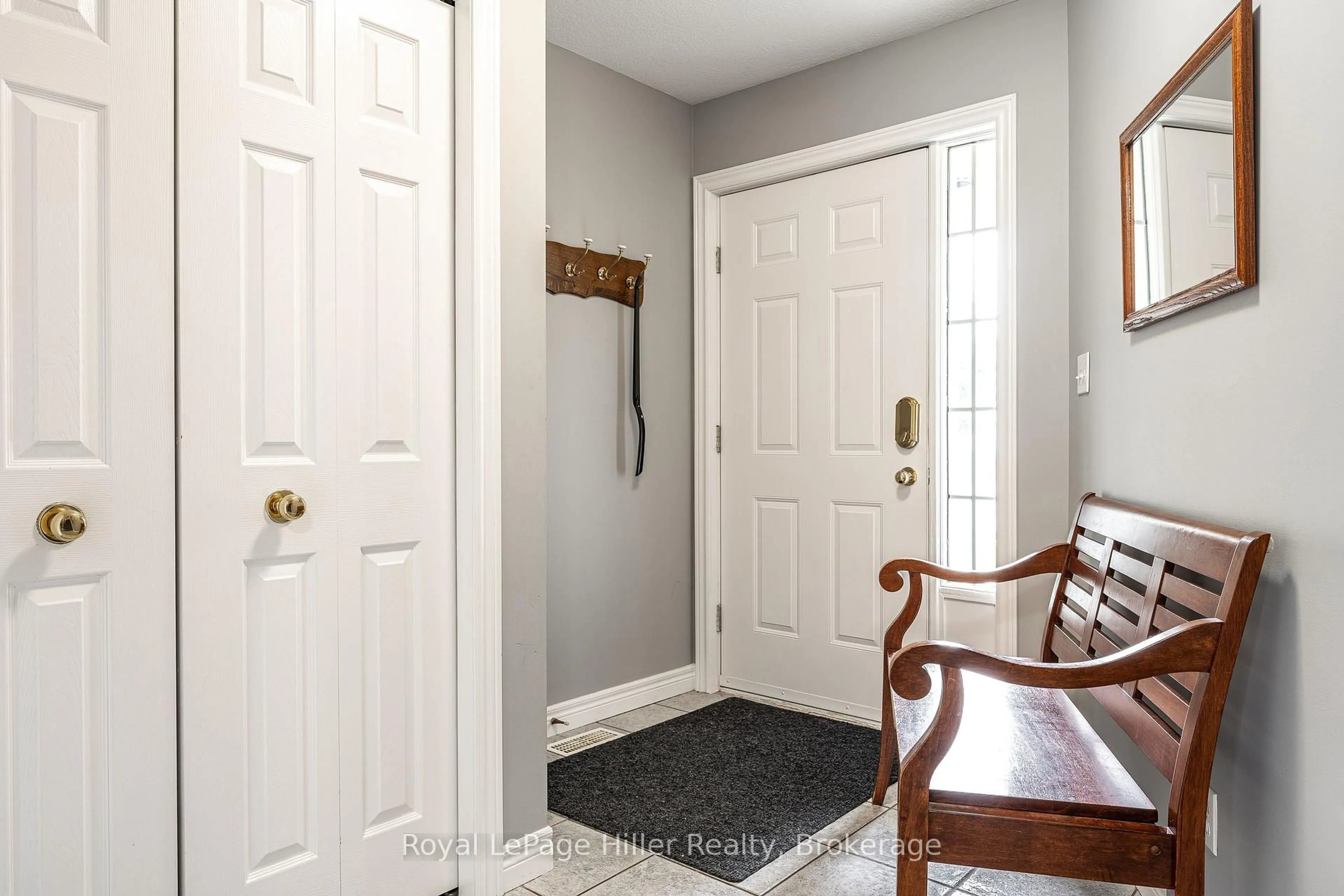 Indoor entryway for 416 Brunswick St, Stratford Ontario N5A 3N4