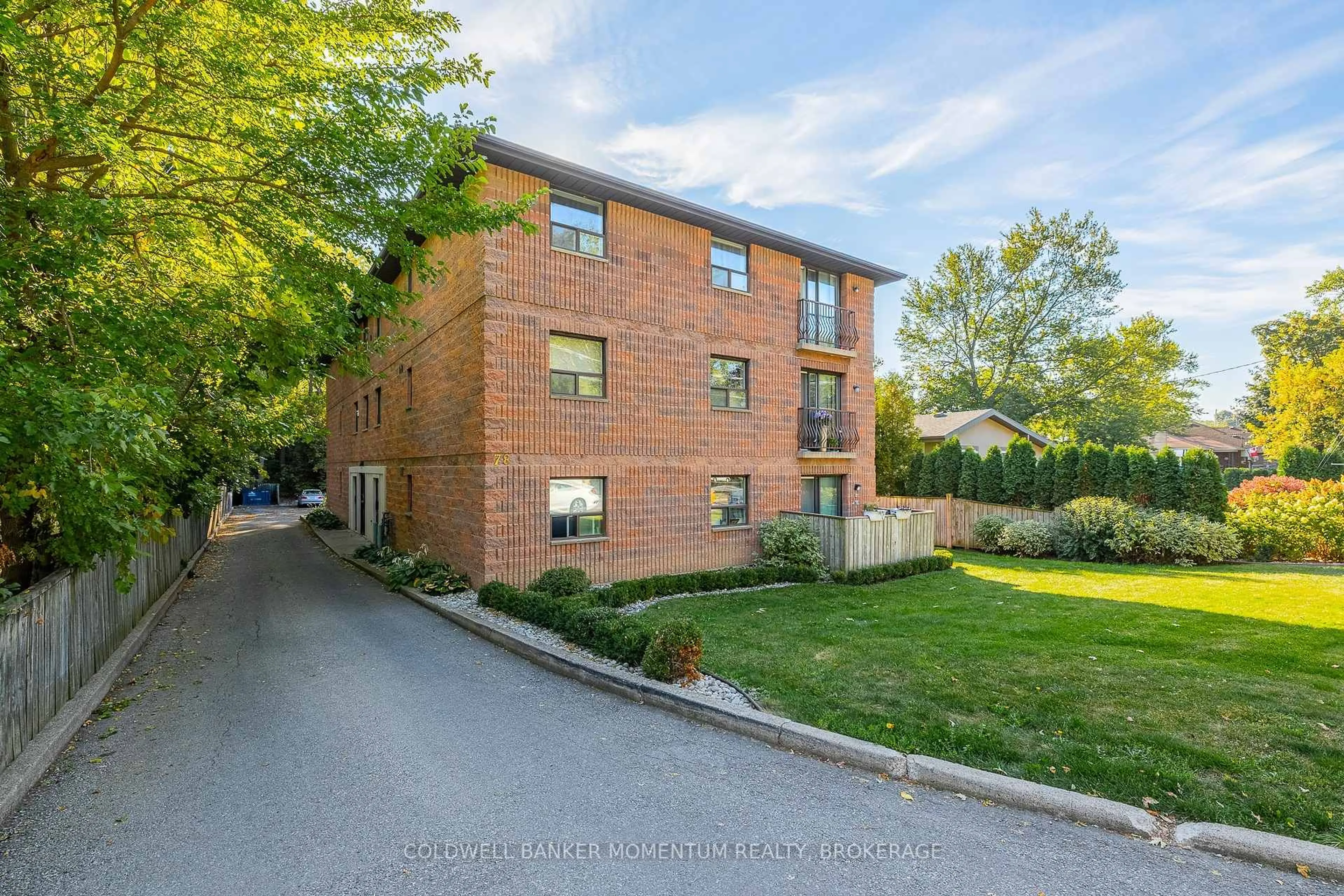 A pic from outside/outdoor area/front of a property/back of a property/a pic from drone, street for 78 Welland St #301, Thorold Ontario L2V 2C1