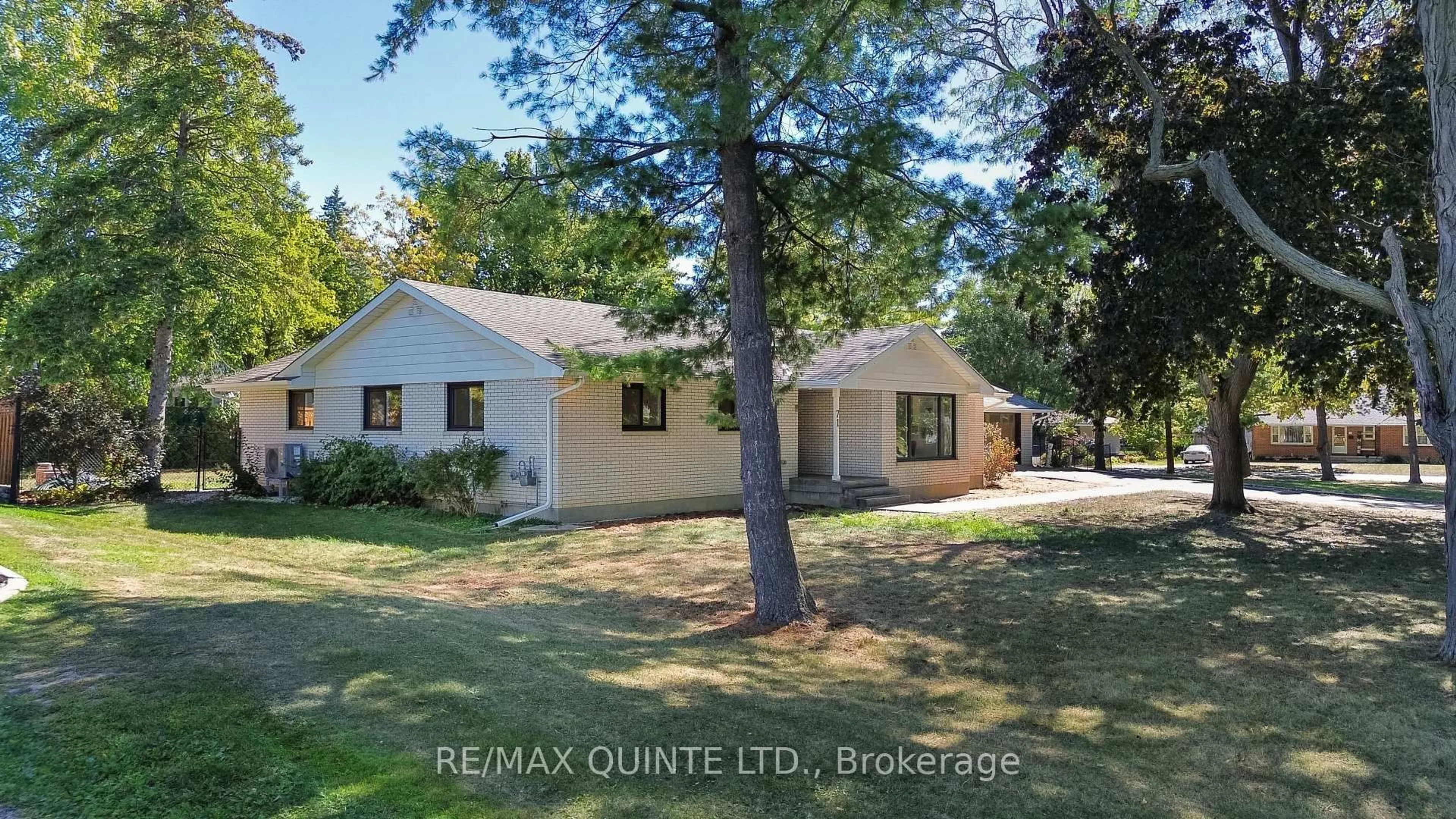 A pic from outside/outdoor area/front of a property/back of a property/a pic from drone, street for 71 Selena Ave, Belleville Ontario K8P 4C6