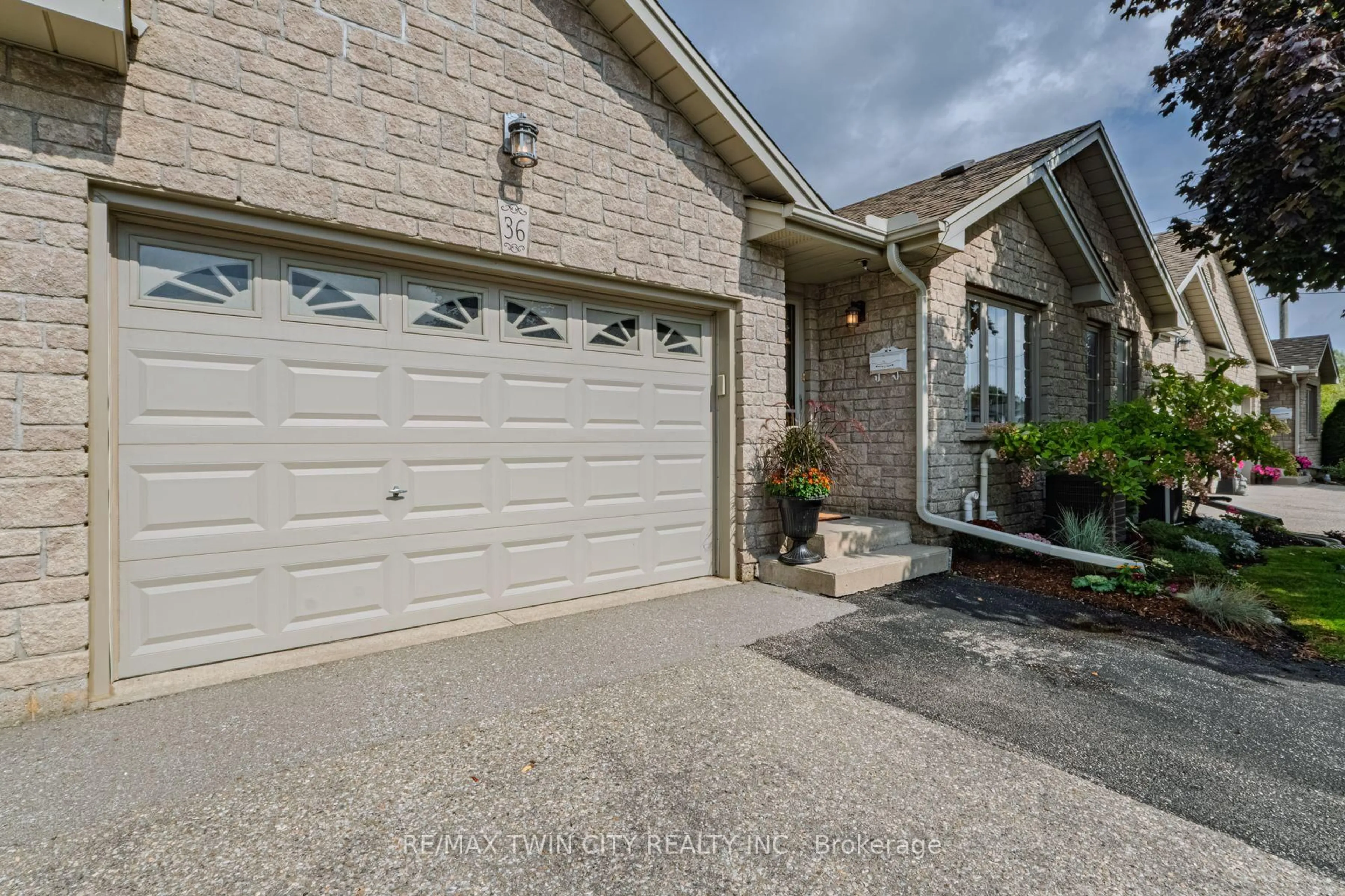 Unknown for 19 Hanlon Pl #36, Brant Ontario N3L 4E8