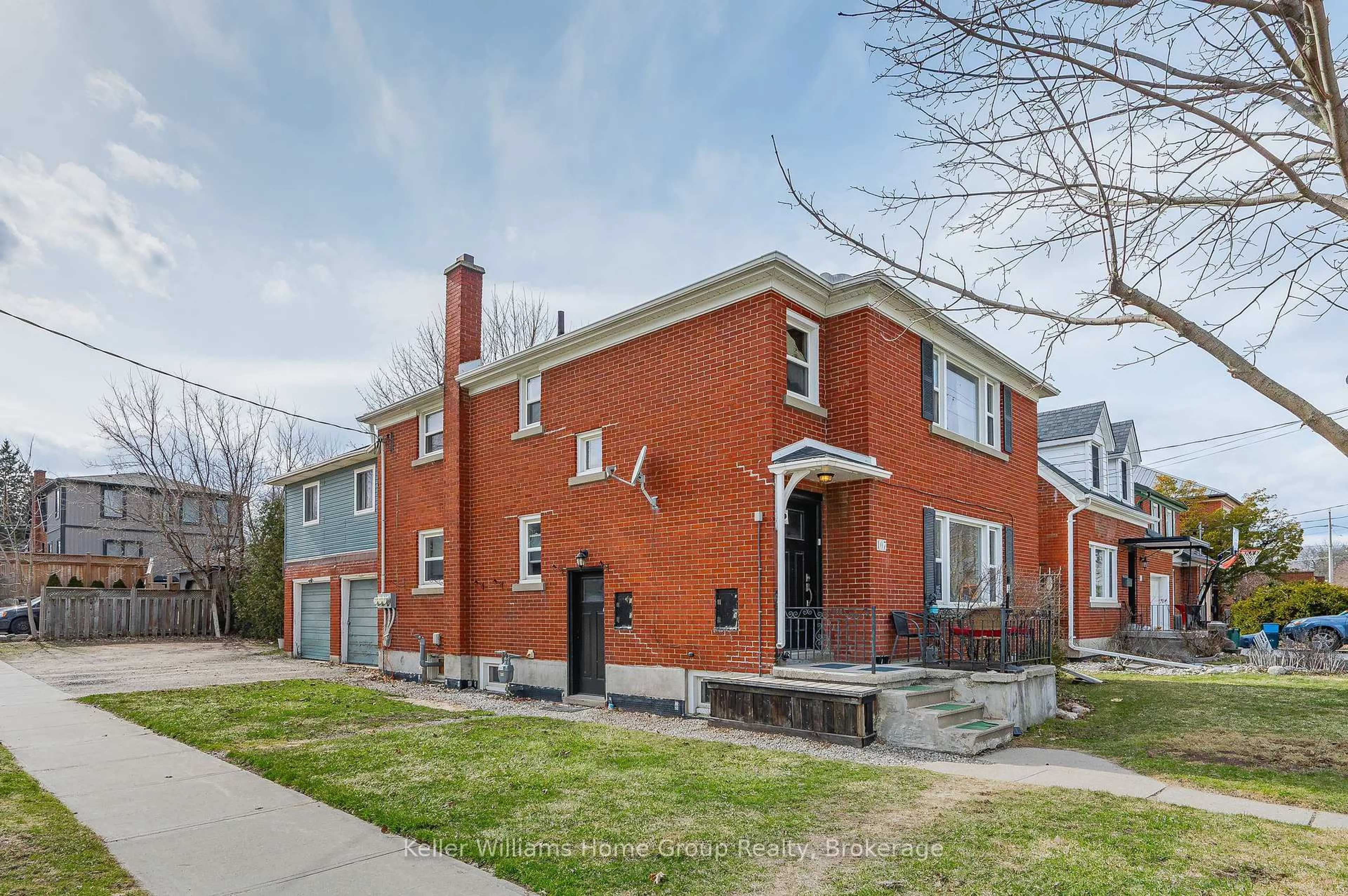 Home with brick exterior material, street for 107 East Ave, Kitchener Ontario N2H 1Y6