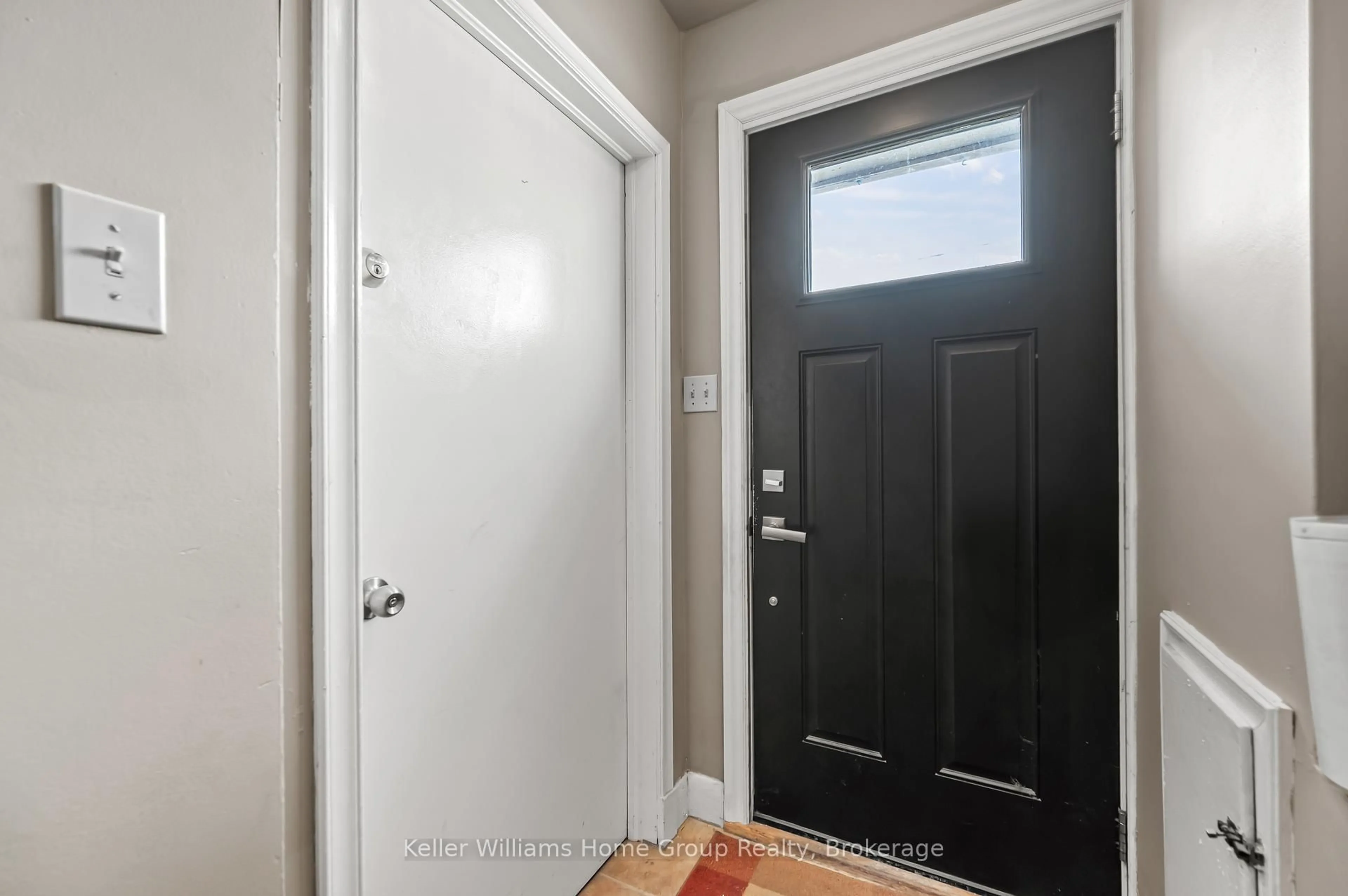Indoor entryway for 107 East Ave, Kitchener Ontario N2H 1Y6