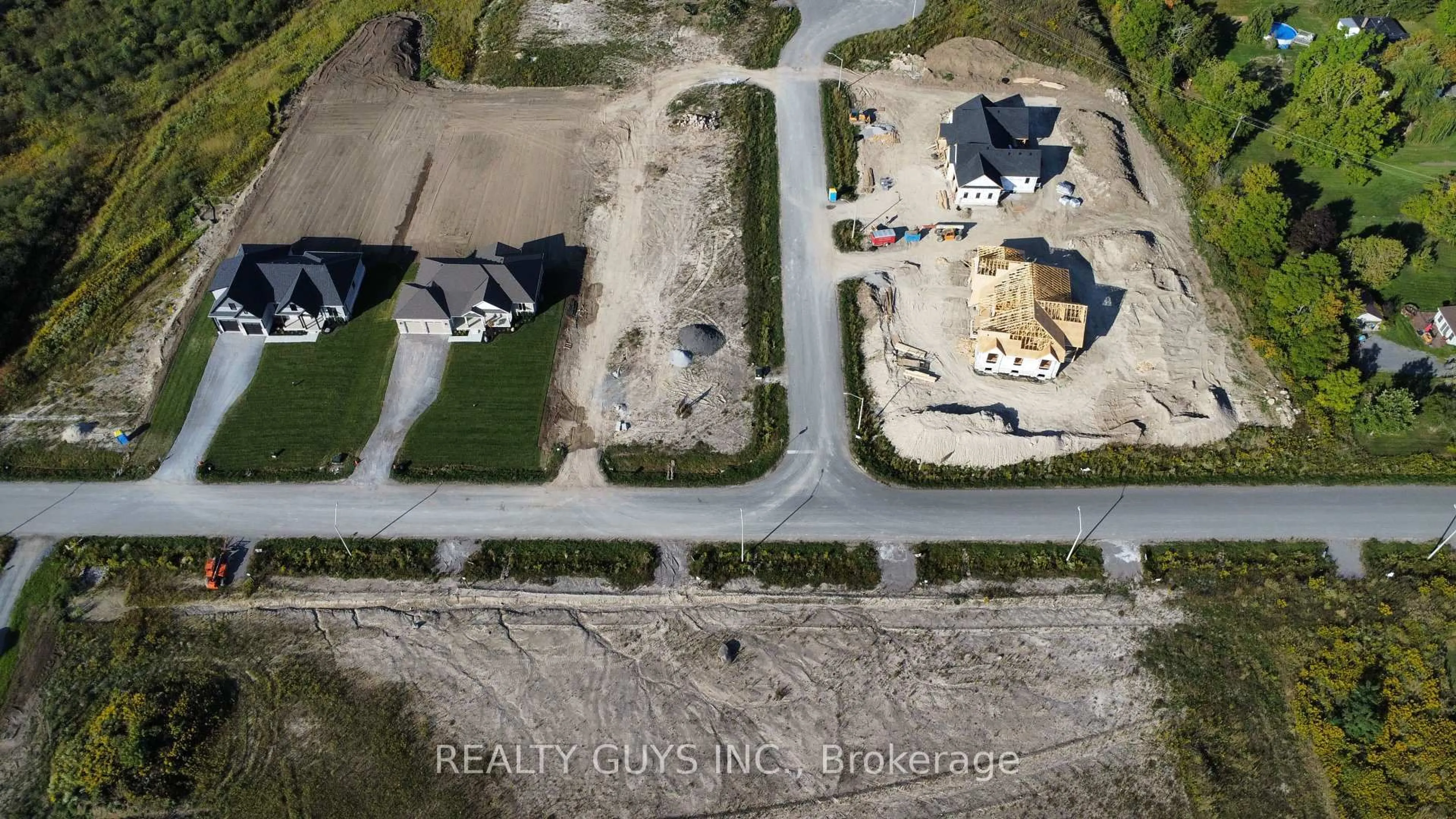 A pic from outside/outdoor area/front of a property/back of a property/a pic from drone, unknown for 2418 GWENDOLYN Crt, Cavan Monaghan Ontario L0A 1C0