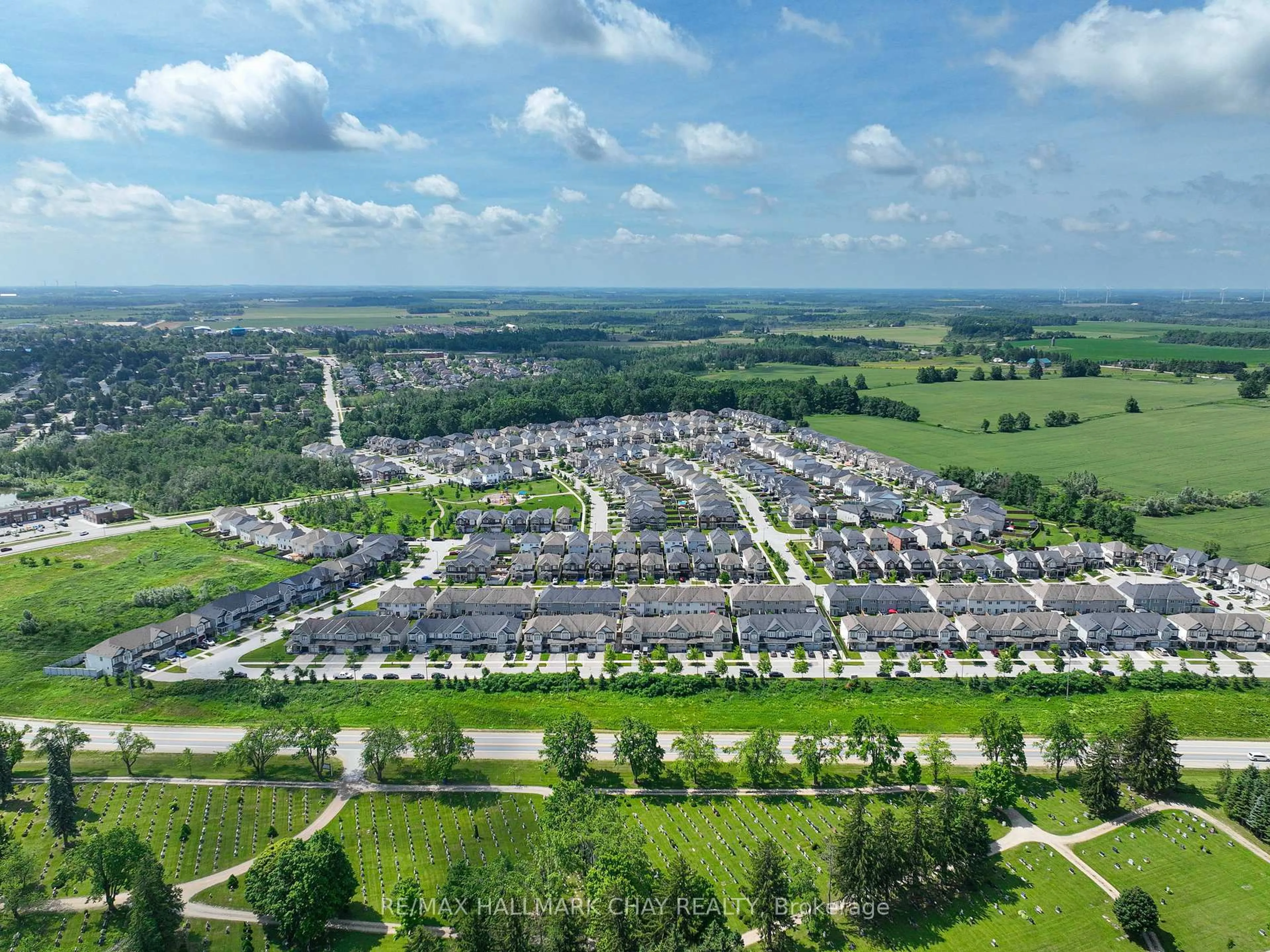 A pic from outside/outdoor area/front of a property/back of a property/a pic from drone, street for 883 Cook Cres, Shelburne Ontario L9V 3V1