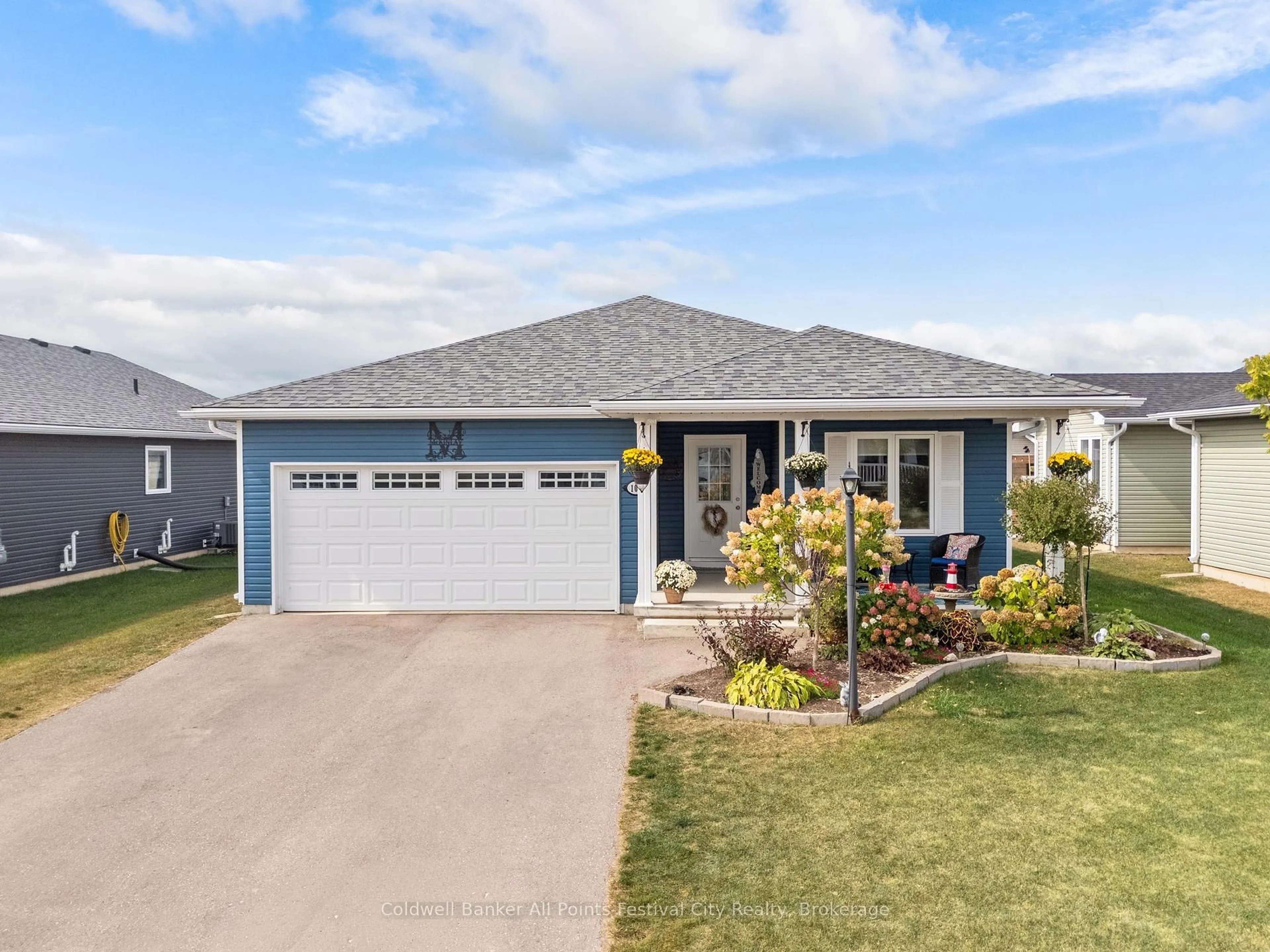Home with vinyl exterior material, street for 104 Huron Heights Dr, Ashfield-Colborne-Wawanosh Ontario N7A 0C1