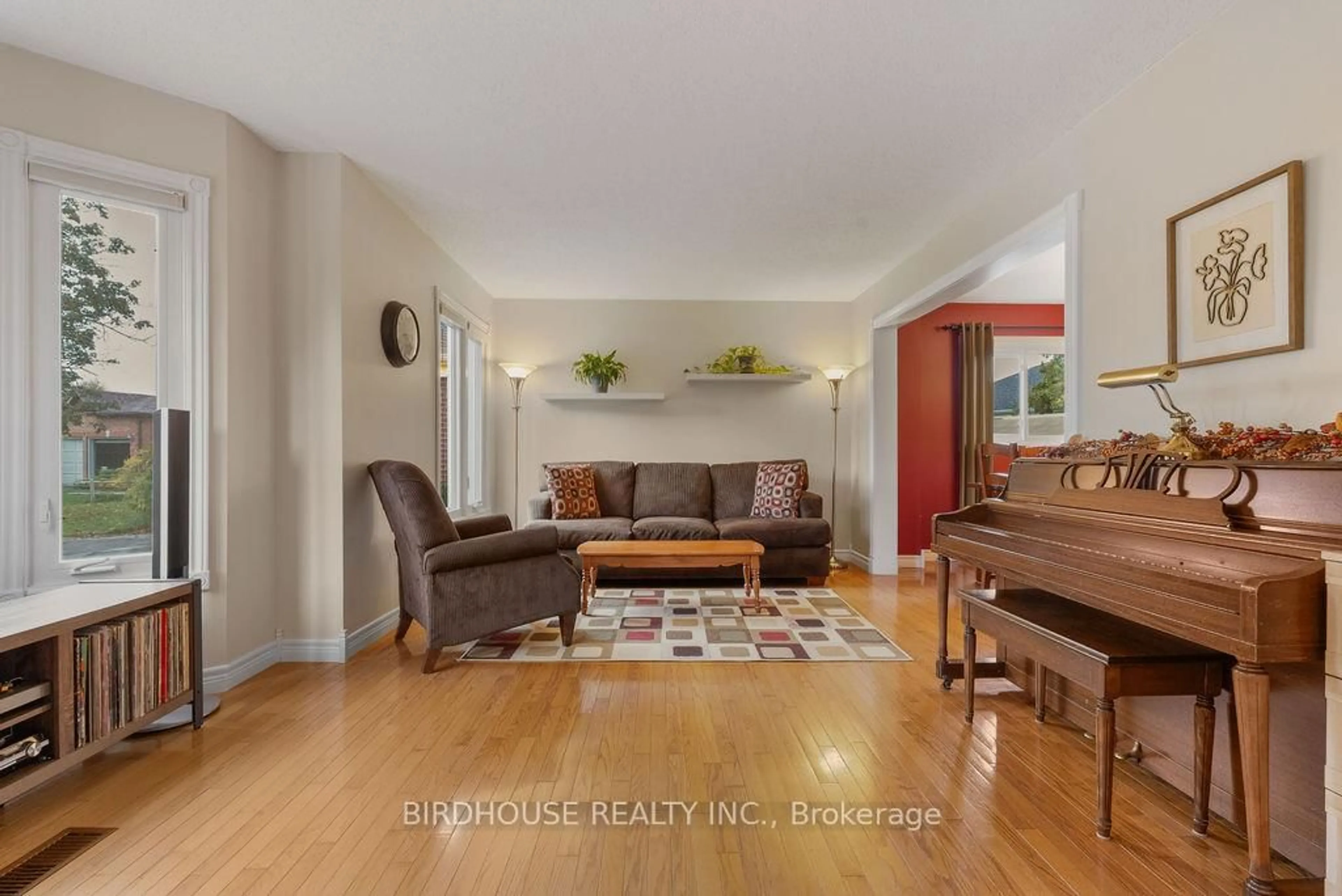 Living room with furniture, unknown for 6 Purdy Crt, Kawartha Lakes Ontario K9V 6E4