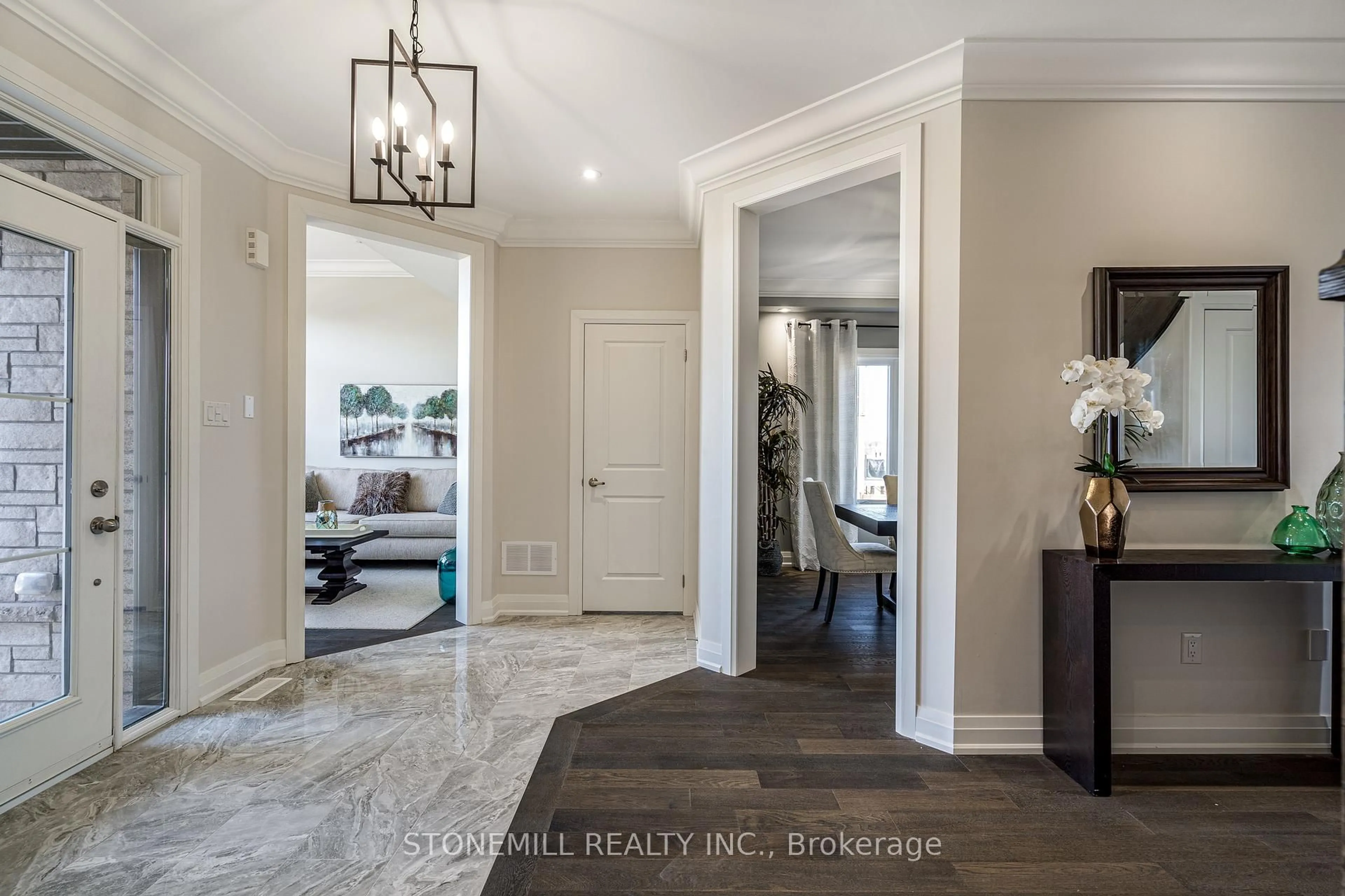 Indoor entryway for 156 Shoreview Dr, Welland Ontario L3B 0H3