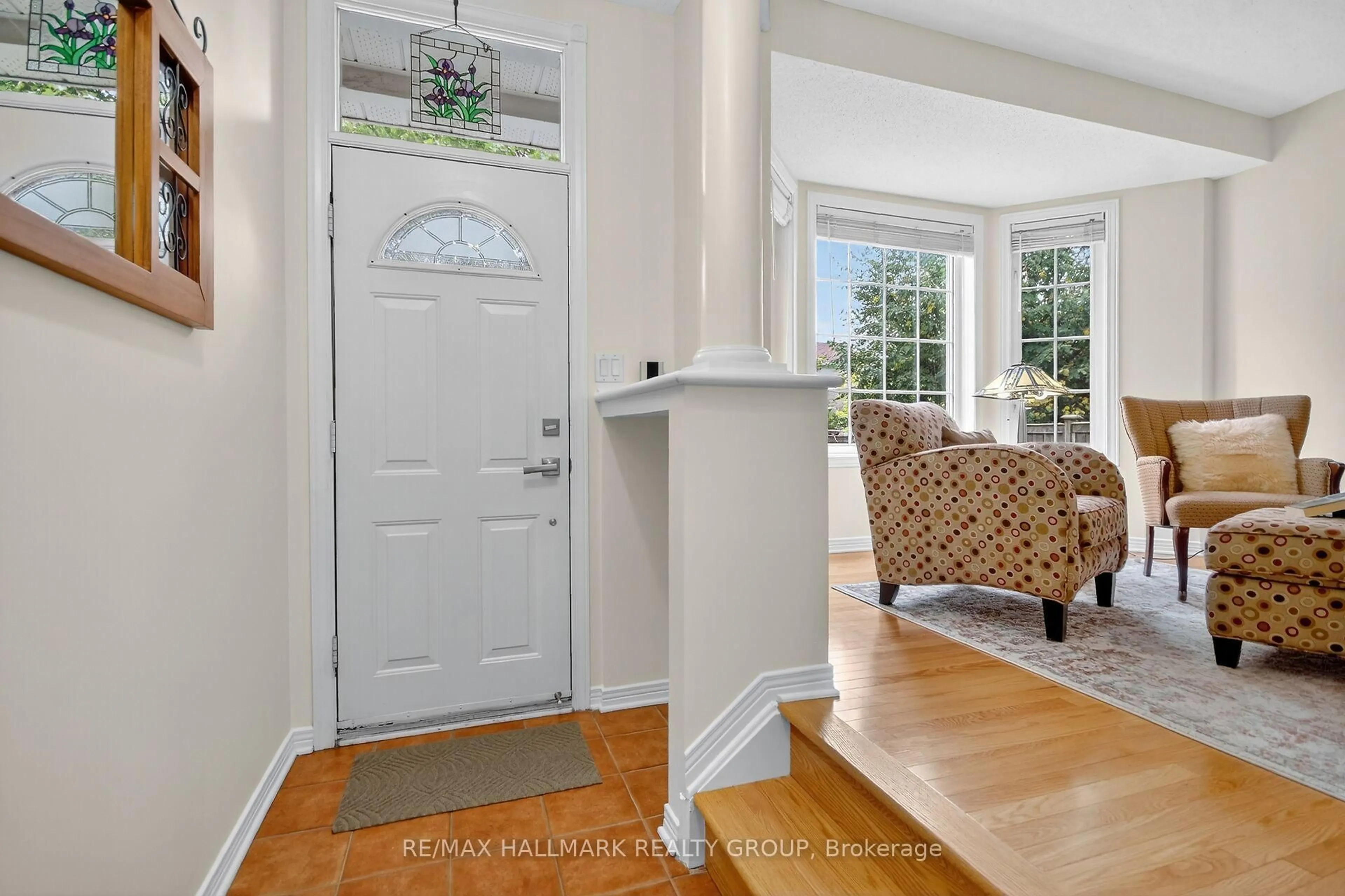 Indoor entryway for 92 Stonemeadow Dr, Kanata Ontario K2M 2M3