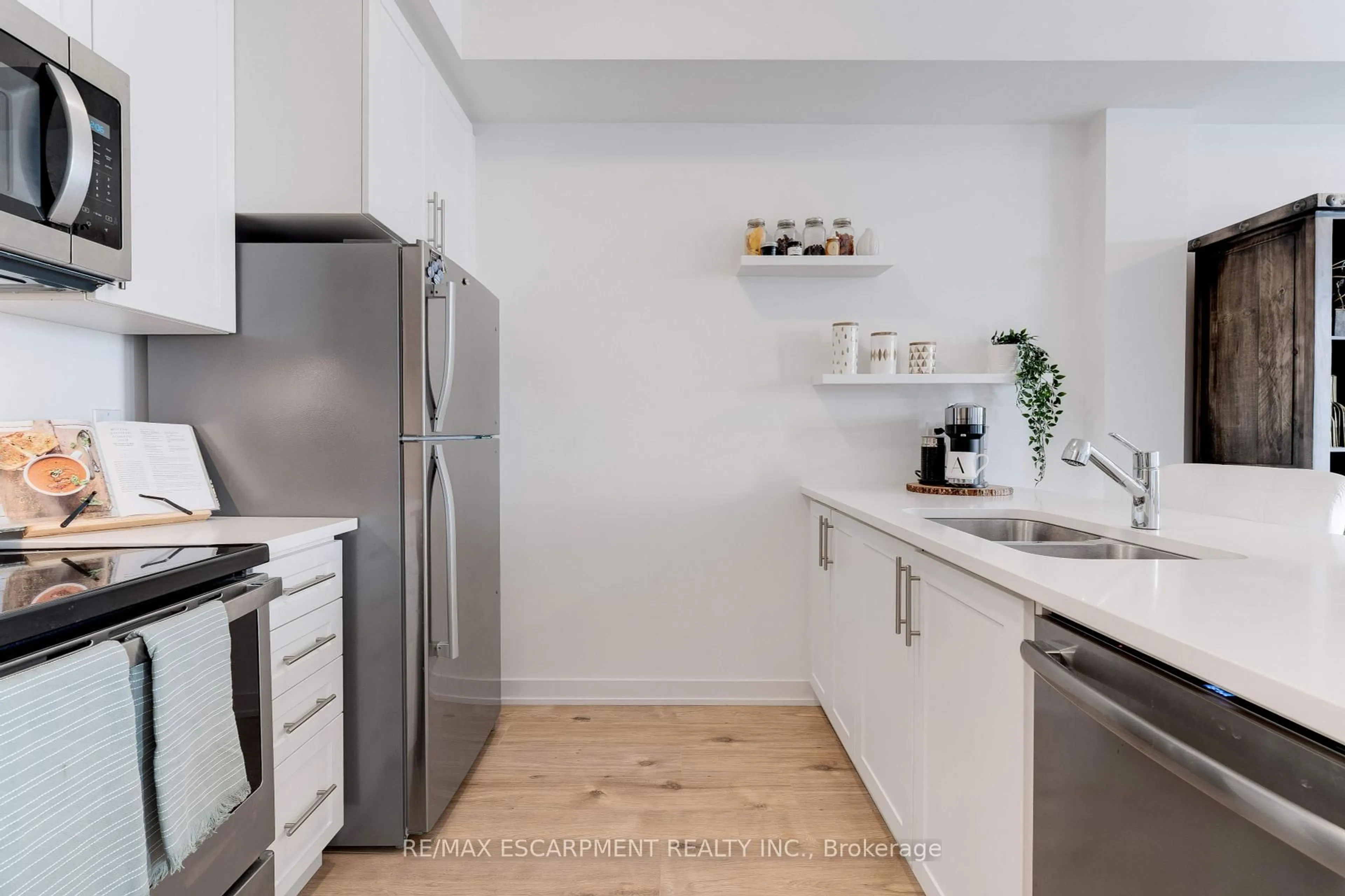 Standard kitchen, unknown for 590 North Service Rd #46, Hamilton Ontario L8E 5A6