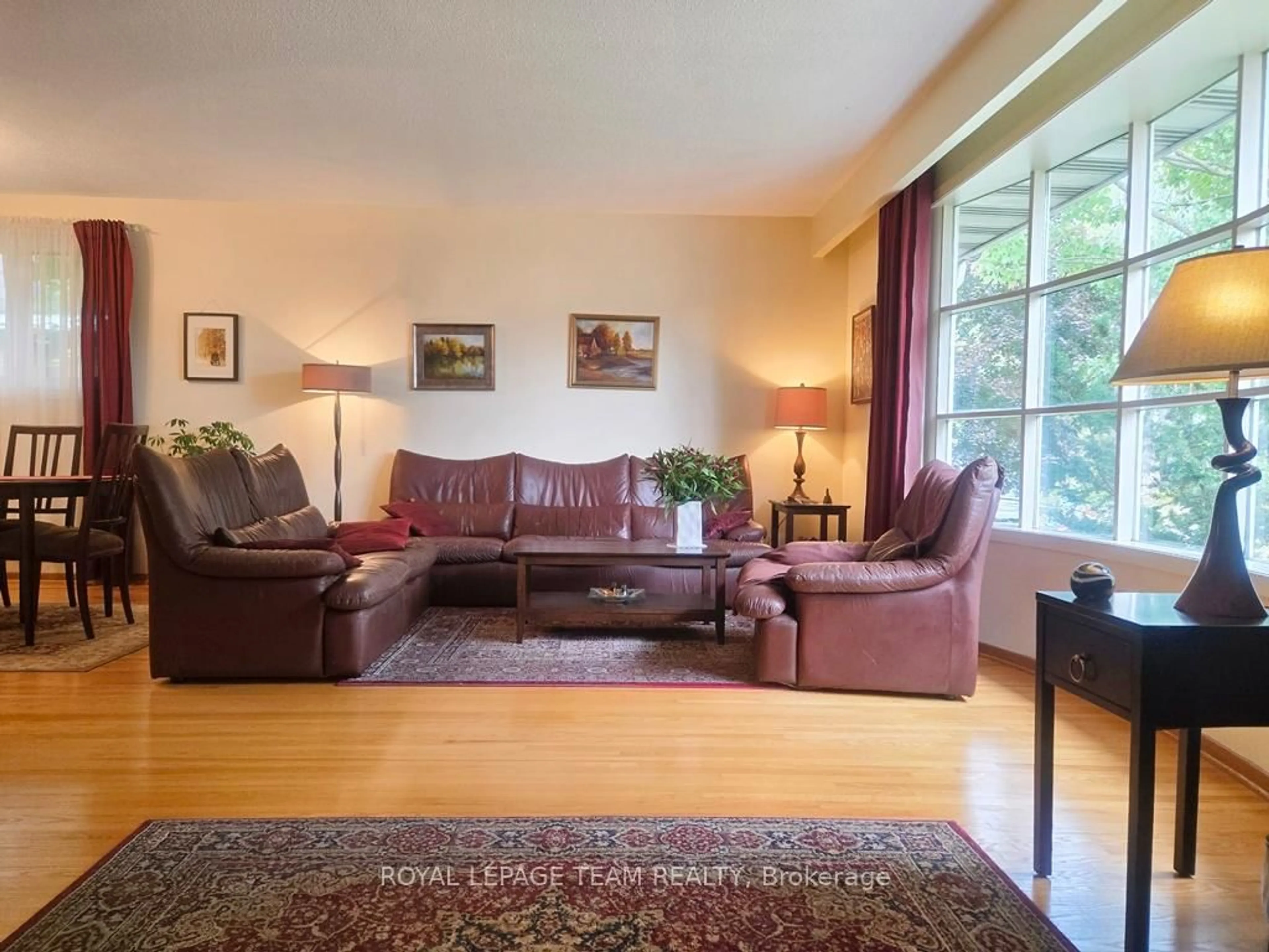 Living room with furniture, wood/laminate floor for 18 Diceman Cres, Ottawa Ontario K1B 3Y3
