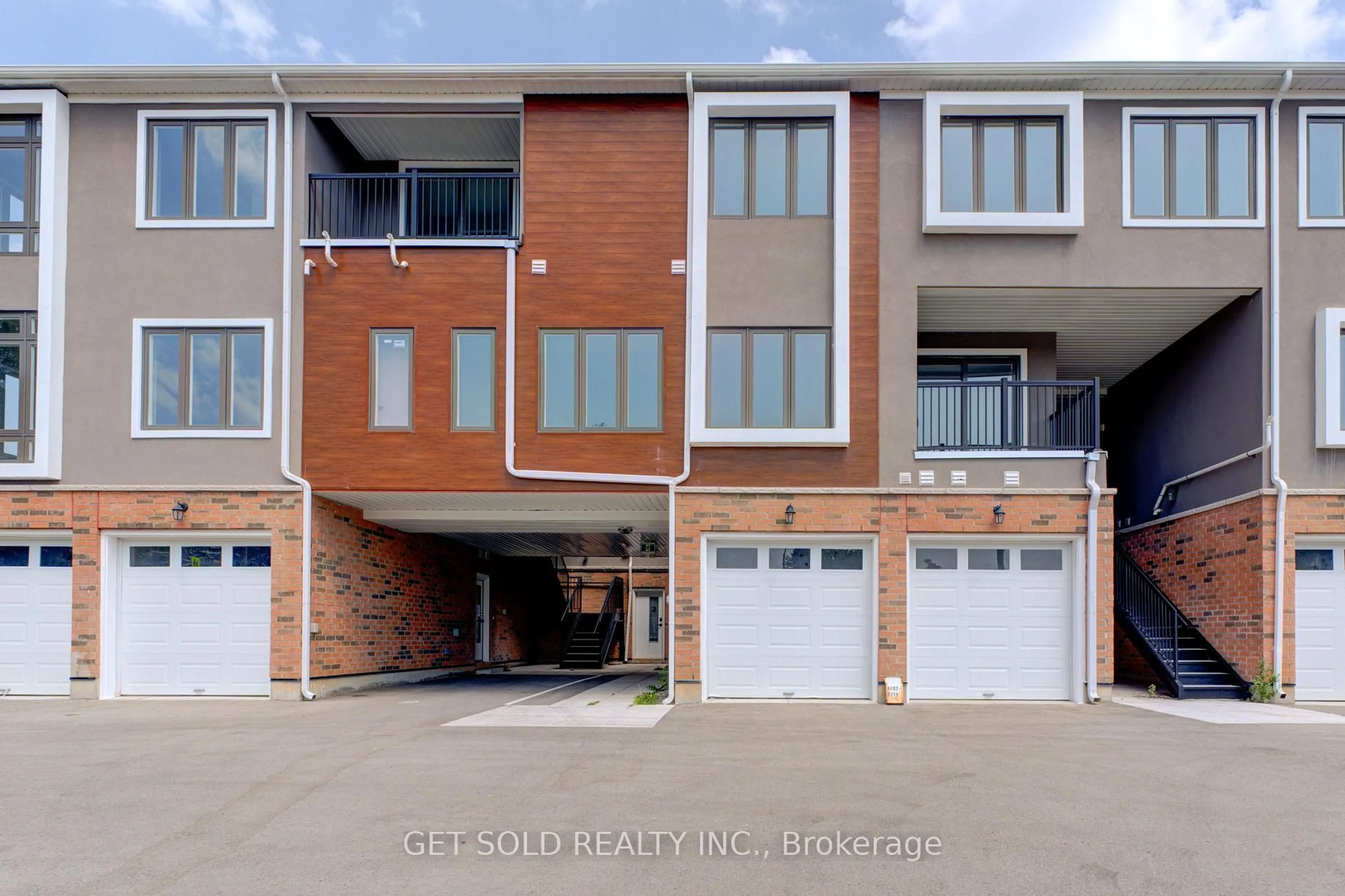 A pic from outside/outdoor area/front of a property/back of a property/a pic from drone, street for 6701 Thorold Stone Rd #3, Niagara Falls Ontario L2J 1B3