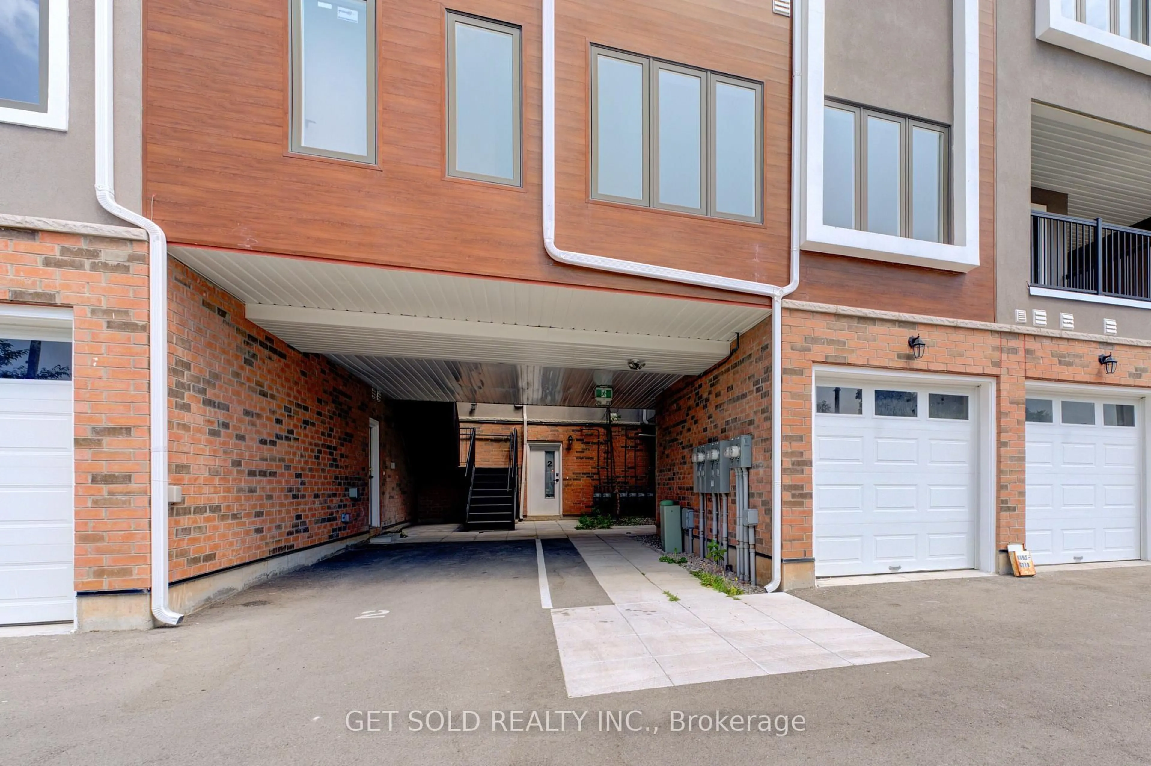 Indoor foyer for 6701 Thorold Stone Rd #3, Niagara Falls Ontario L2J 1B3