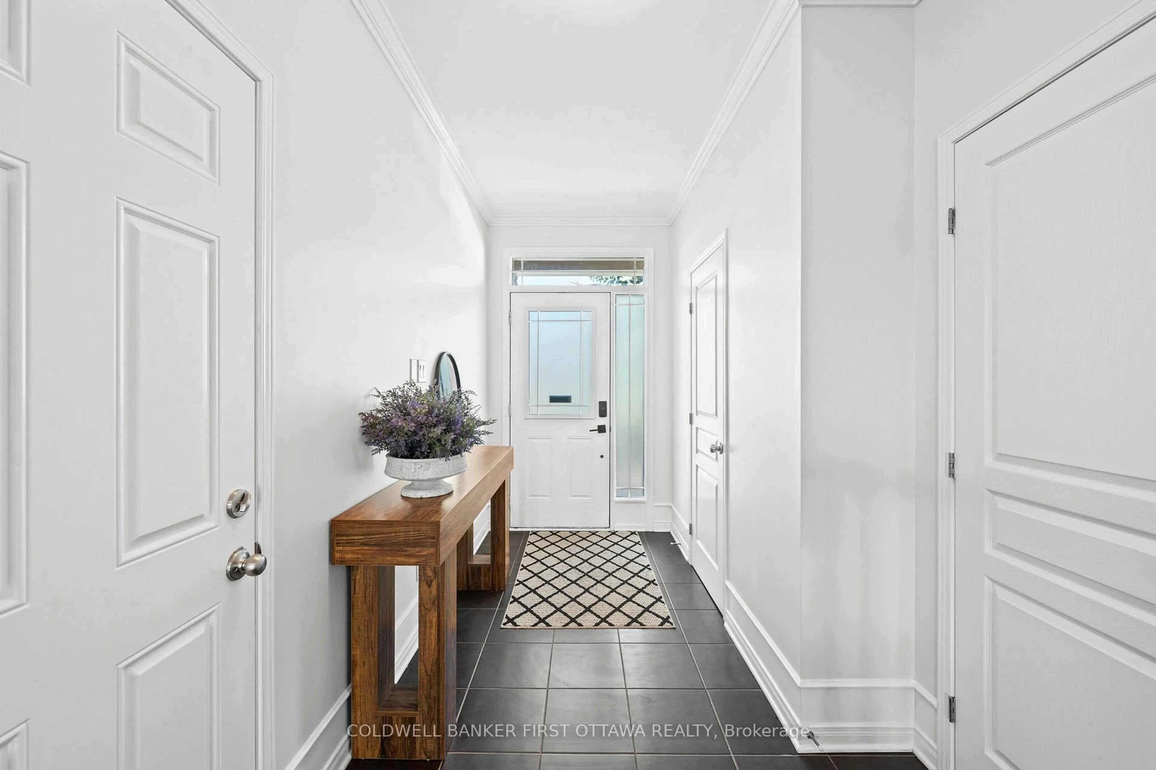 Indoor entryway for 638 Pepperville Cres, Ottawa Ontario K2M 0E8