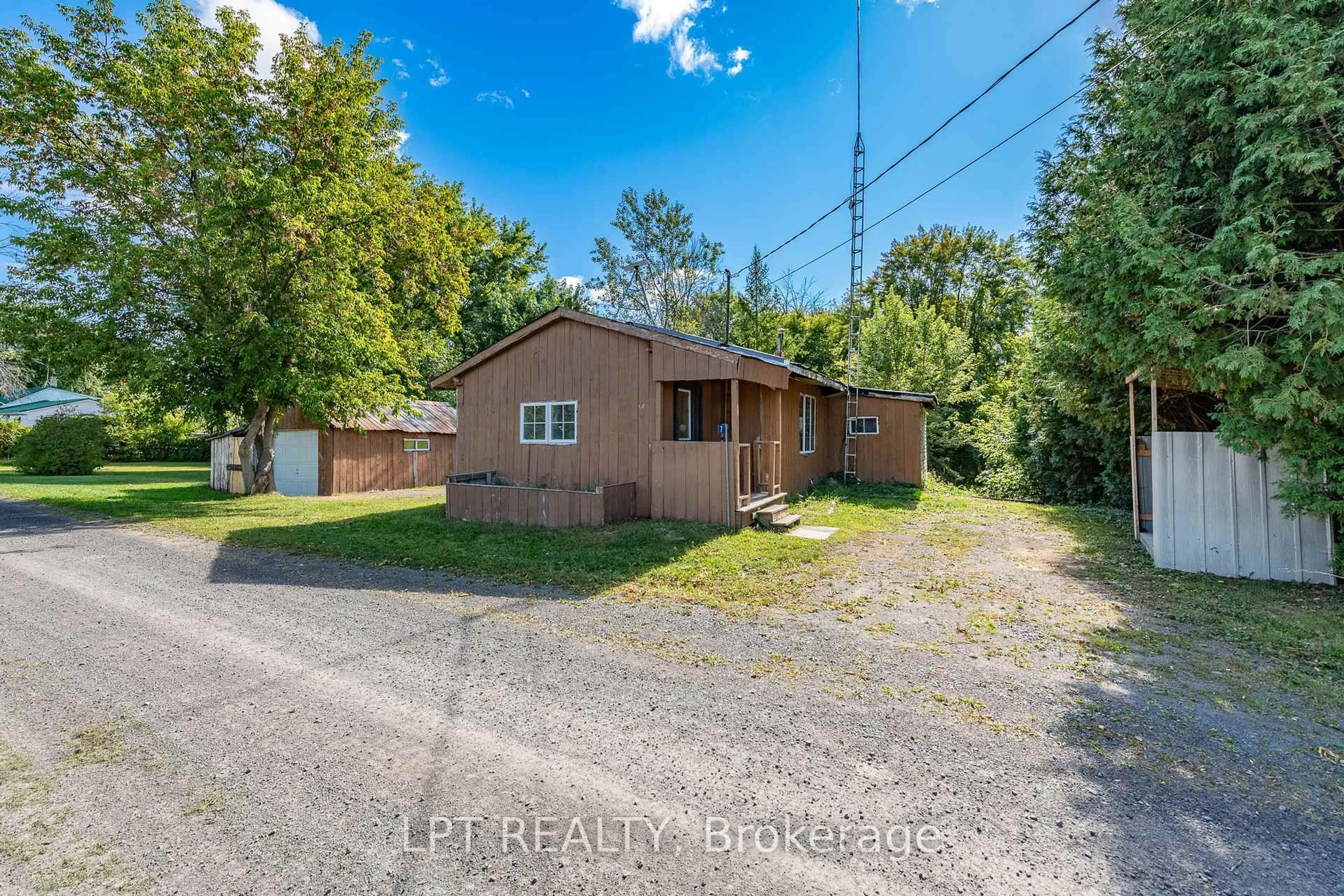 A pic from outside/outdoor area/front of a property/back of a property/a pic from drone, street for 7 Broadway St, North Grenville Ontario K0G 1J0