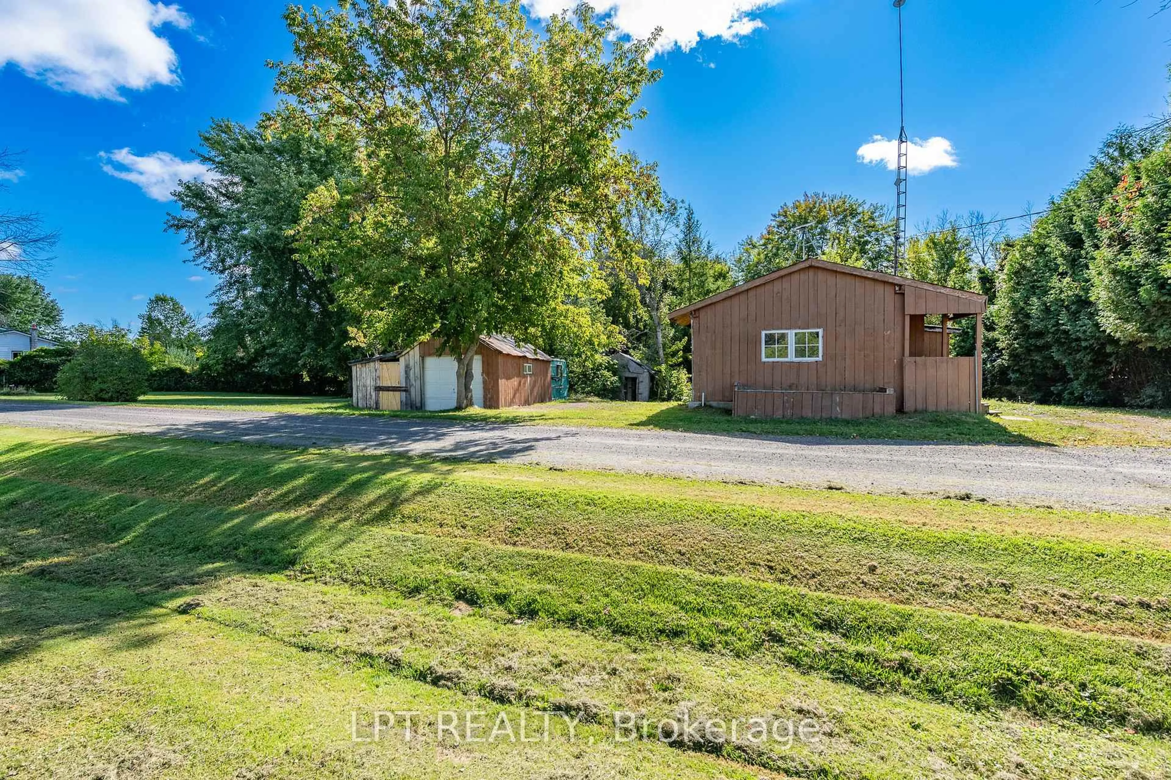 A pic from outside/outdoor area/front of a property/back of a property/a pic from drone, street for 7 Broadway St, North Grenville Ontario K0G 1J0
