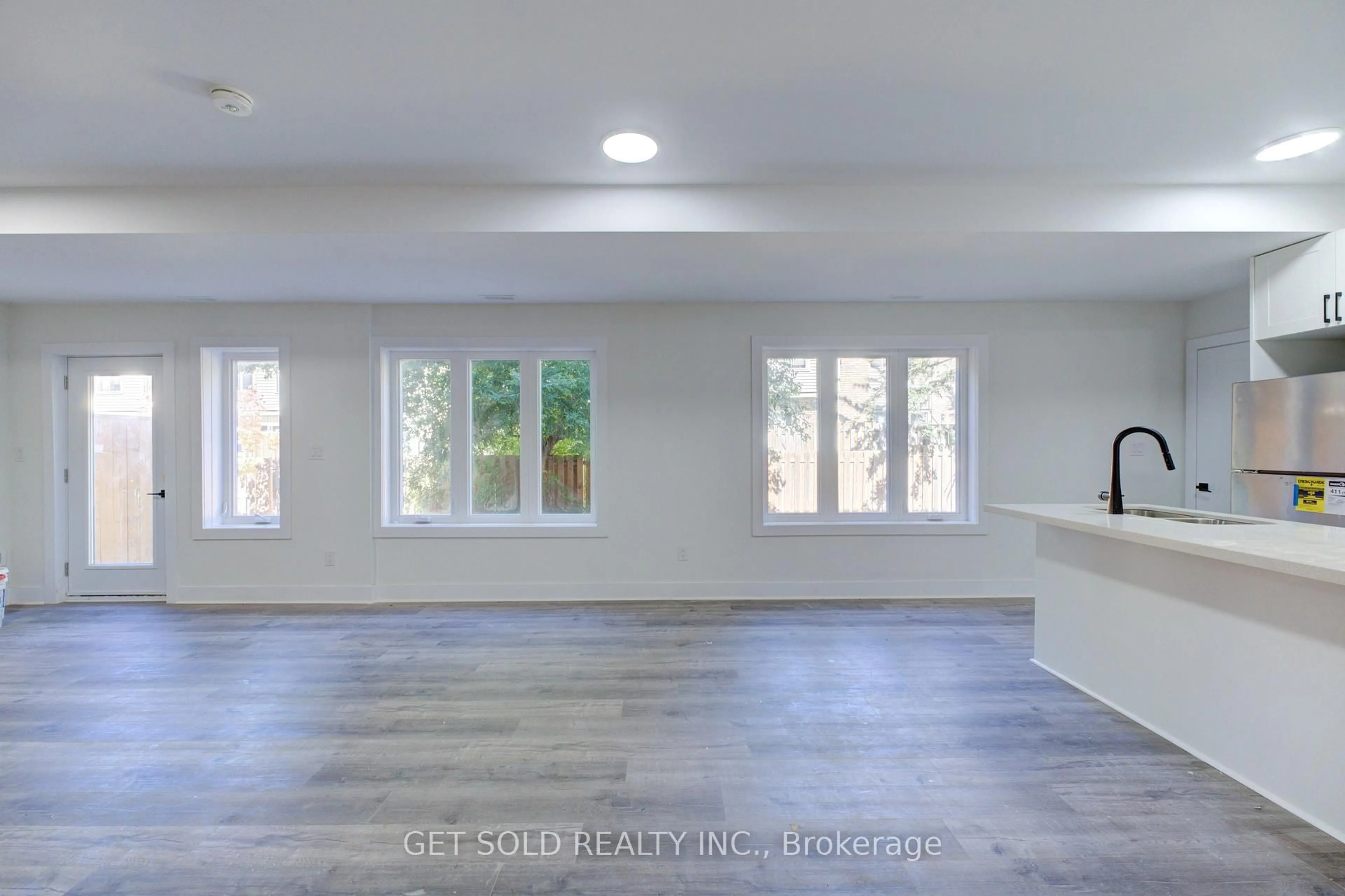 A pic of a room for 6701 Thorold Stone Rd #5, Niagara Falls Ontario L2J 1B3