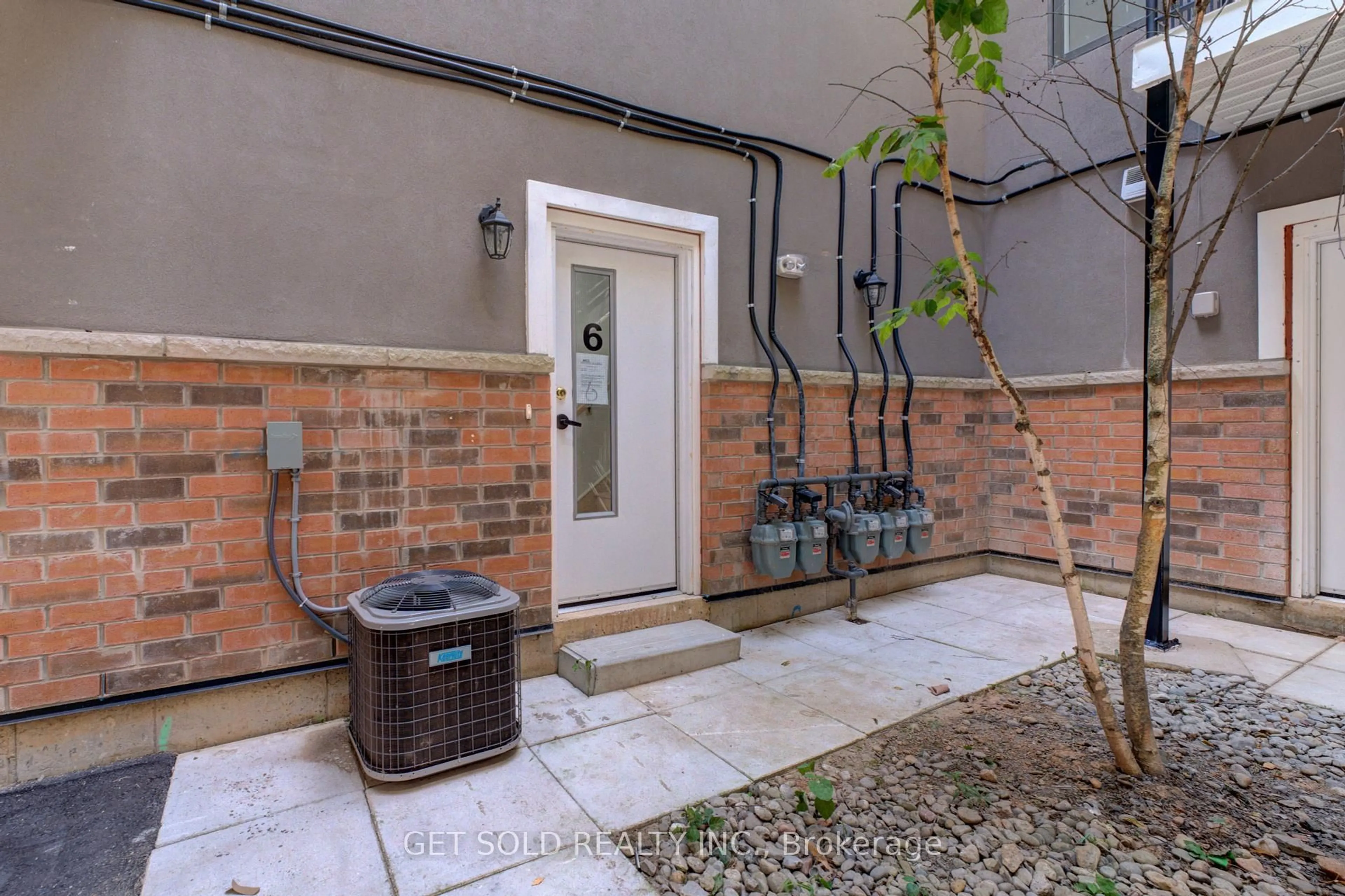 Patio, street for 6701 Thorold Stone Rd #6, Niagara Falls Ontario L2J 1B3