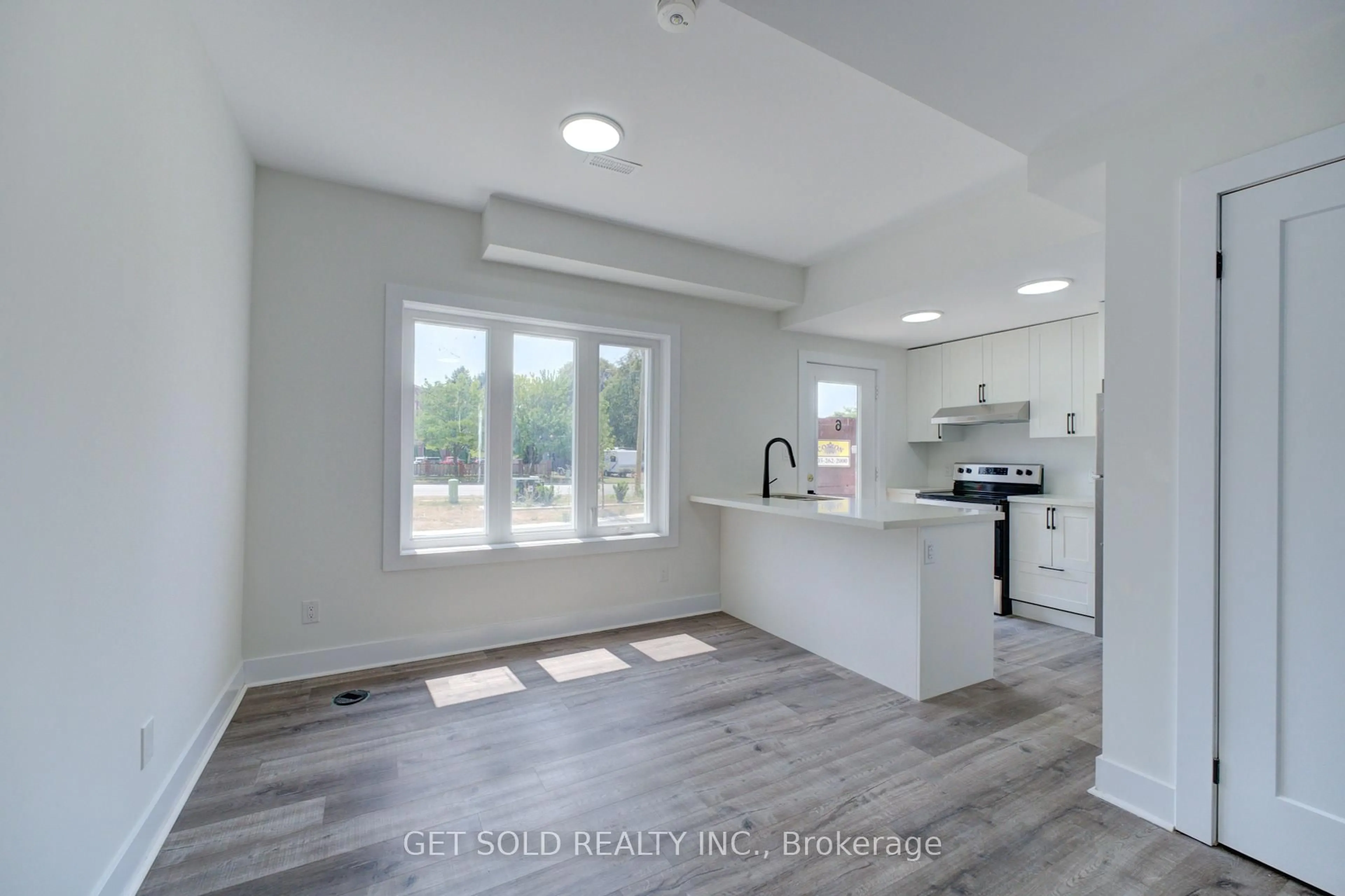 Open concept kitchen, unknown for 6701 Thorold Stone Rd #6, Niagara Falls Ontario L2J 1B3