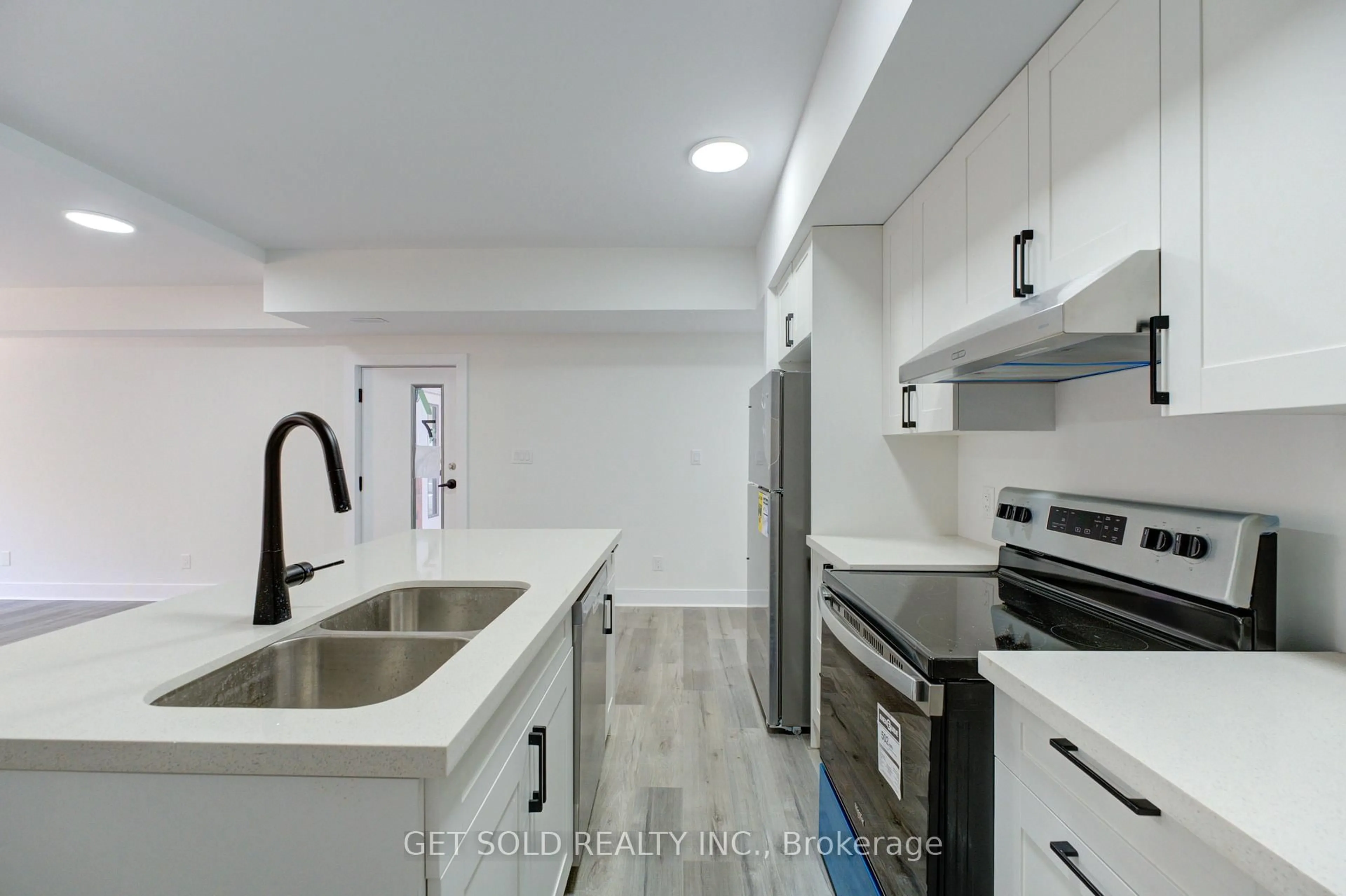 Standard kitchen, ceramic/tile floor for 6701 Thorold Stone Rd #7, Niagara Falls Ontario L2J 1B3