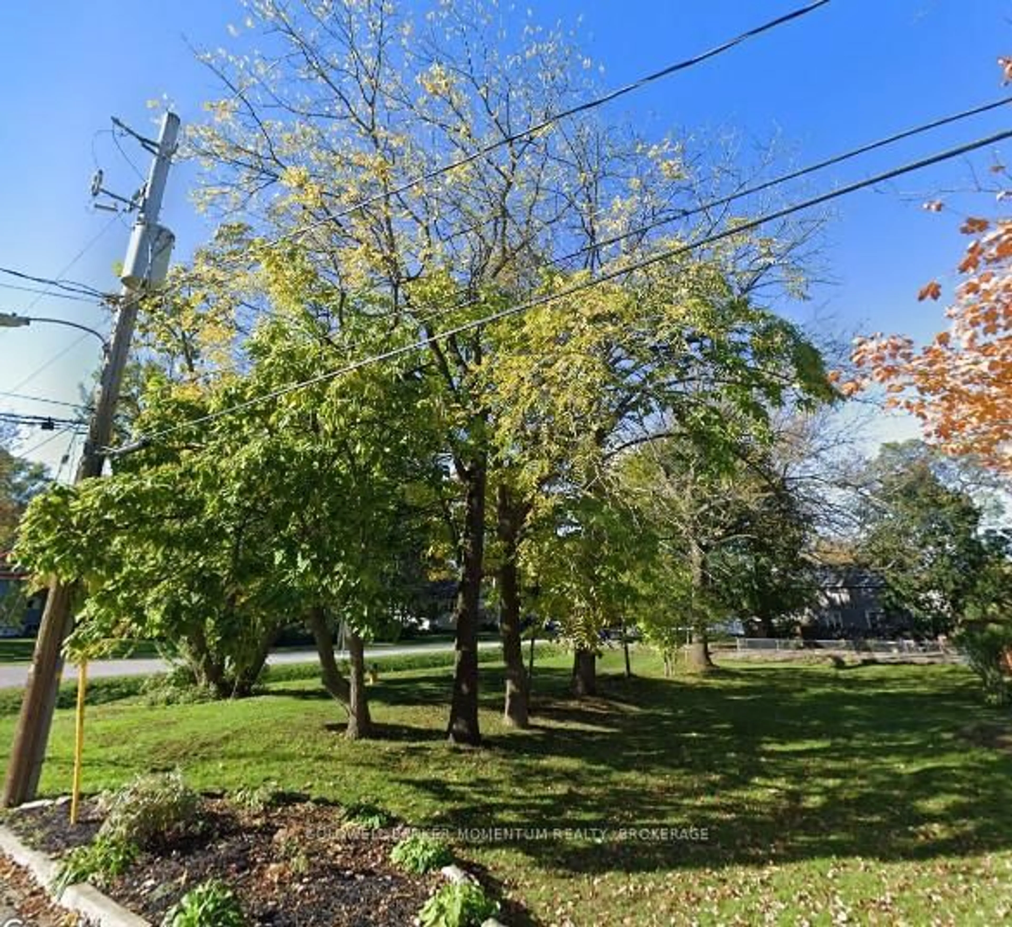 A pic from outside/outdoor area/front of a property/back of a property/a pic from drone, street for 10A Betts Ave, Grimsby Ontario L3M 2S6