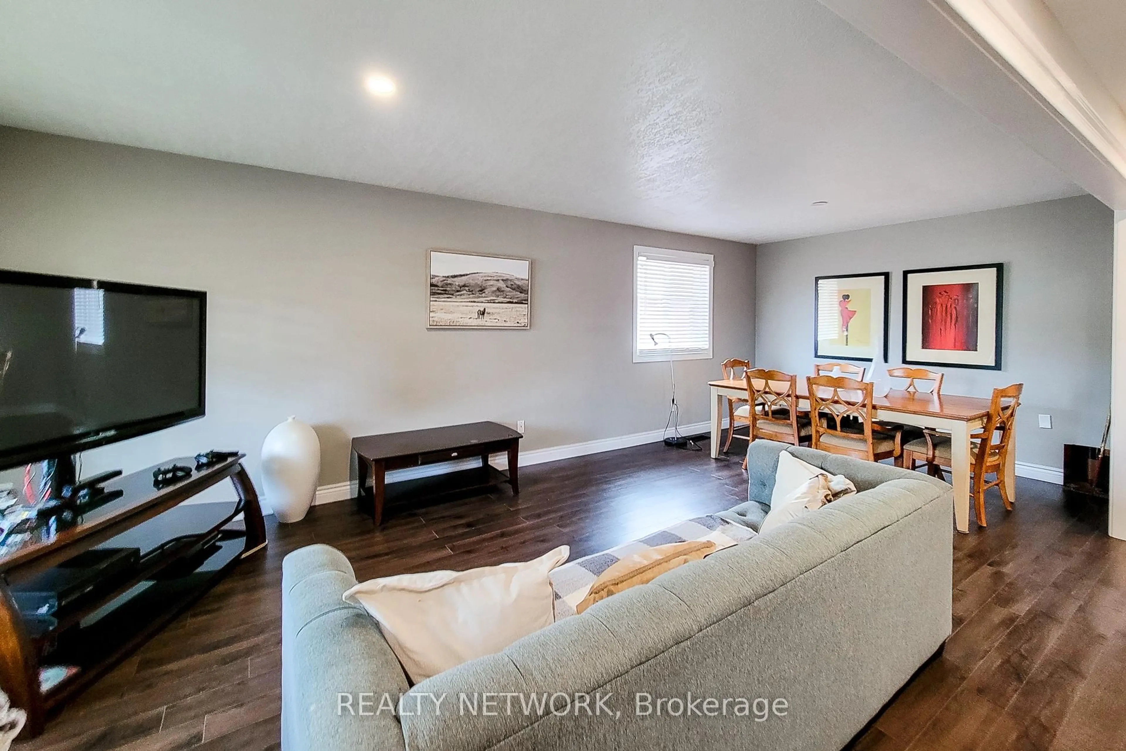 Living room with furniture, wood/laminate floor for 2 Silverton Dr, Hamilton Ontario L8W 3G3