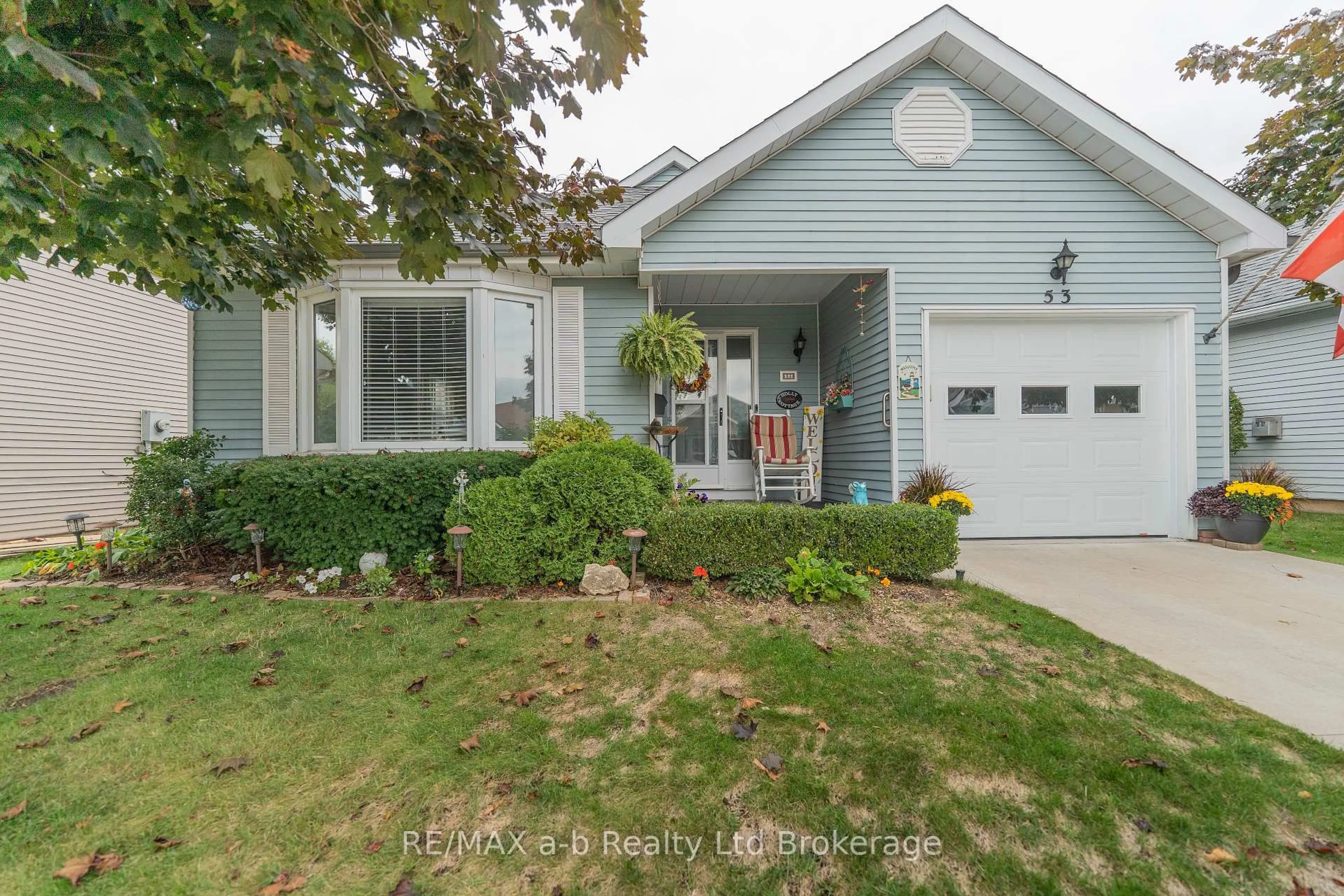 Home with vinyl exterior material, street for 53 HAWKINS Cres, Tillsonburg Ontario N4G 5K6