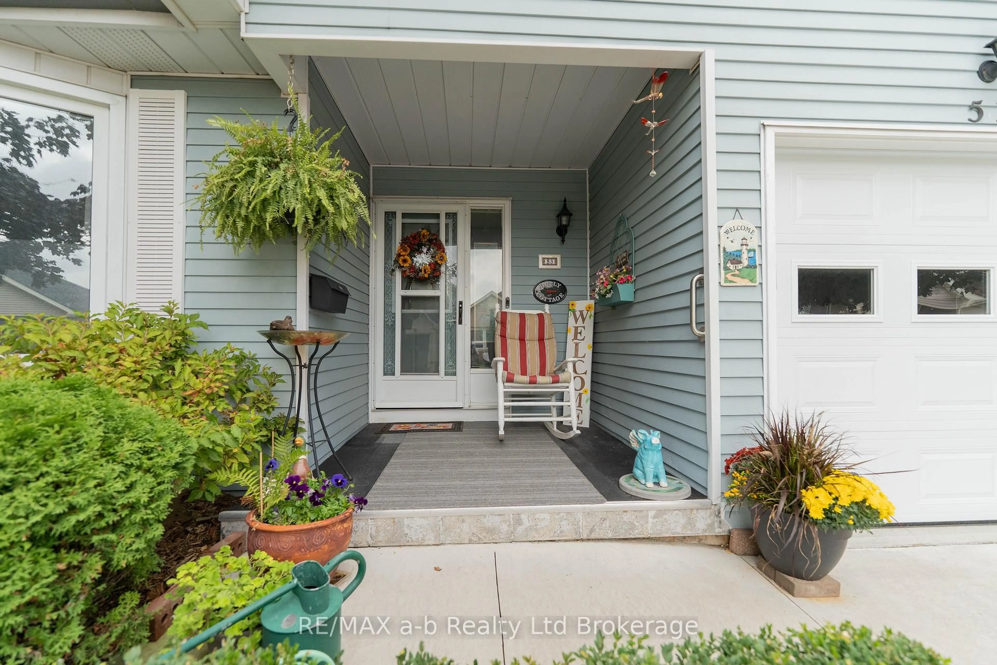 Indoor entryway for 53 HAWKINS Cres, Tillsonburg Ontario N4G 5K6