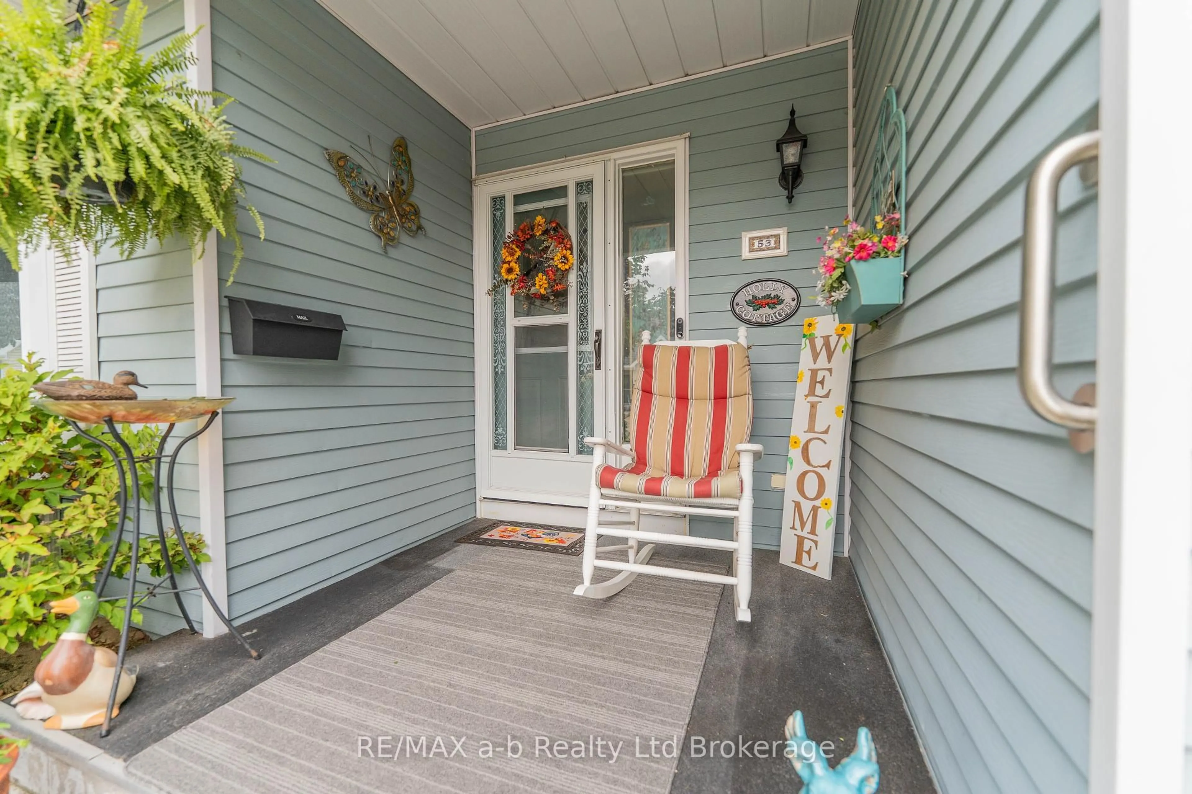 Indoor entryway for 53 HAWKINS Cres, Tillsonburg Ontario N4G 5K6