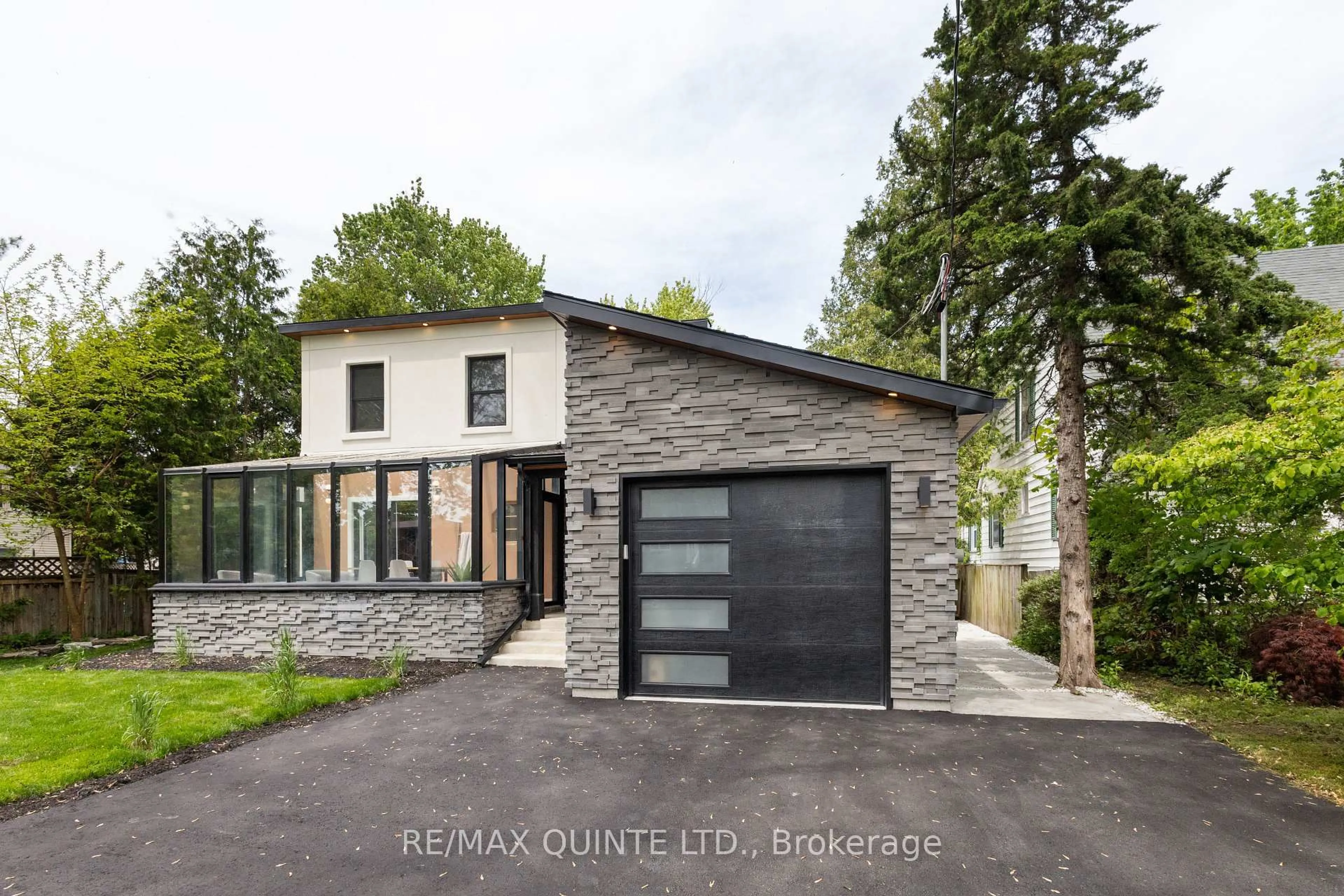 Home with brick exterior material, street for 214 Victoria Ave, Belleville Ontario K8N 2C3