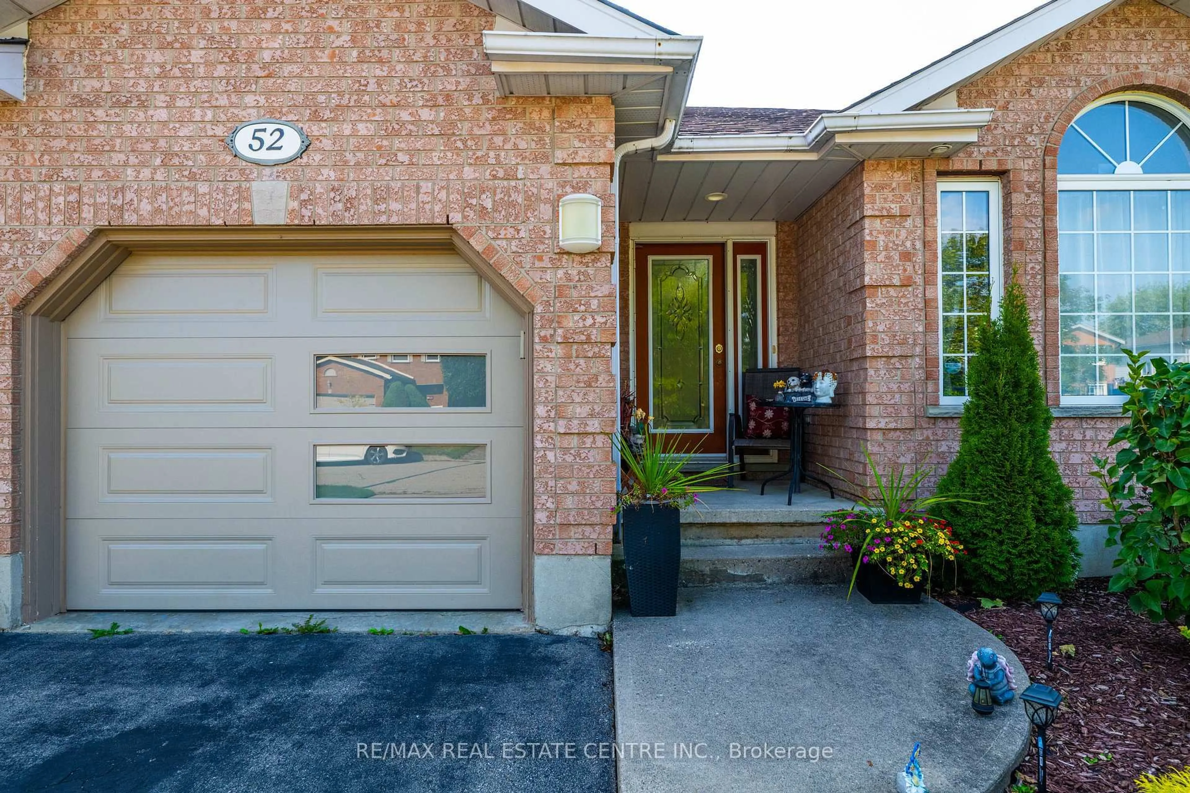 Home with brick exterior material, street for 52 Dawn Cres, Cambridge Ontario N3C 4A9