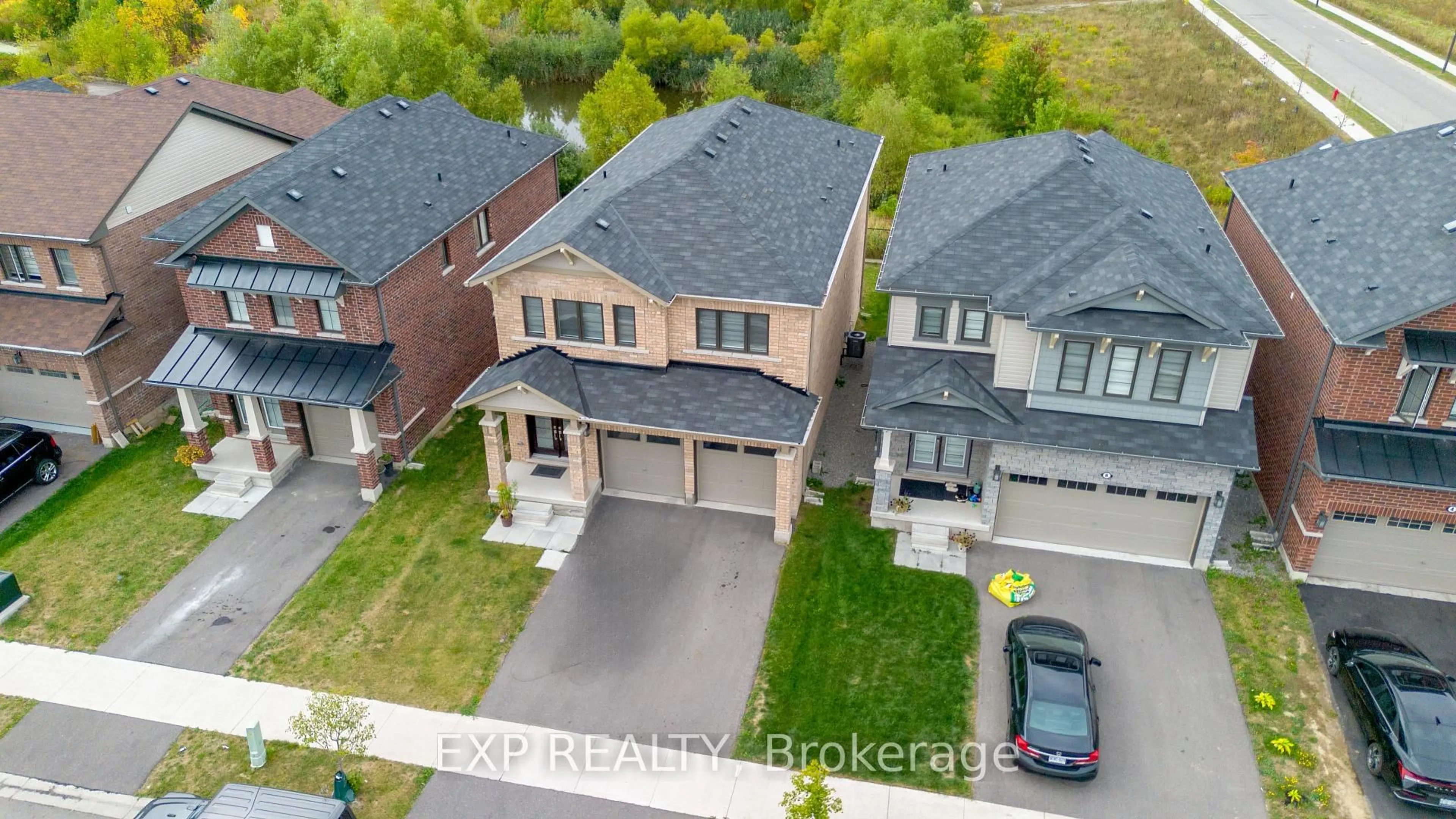 A pic from outside/outdoor area/front of a property/back of a property/a pic from drone, street for 12 Midhurst Hts, Hamilton Ontario L8J 0K9