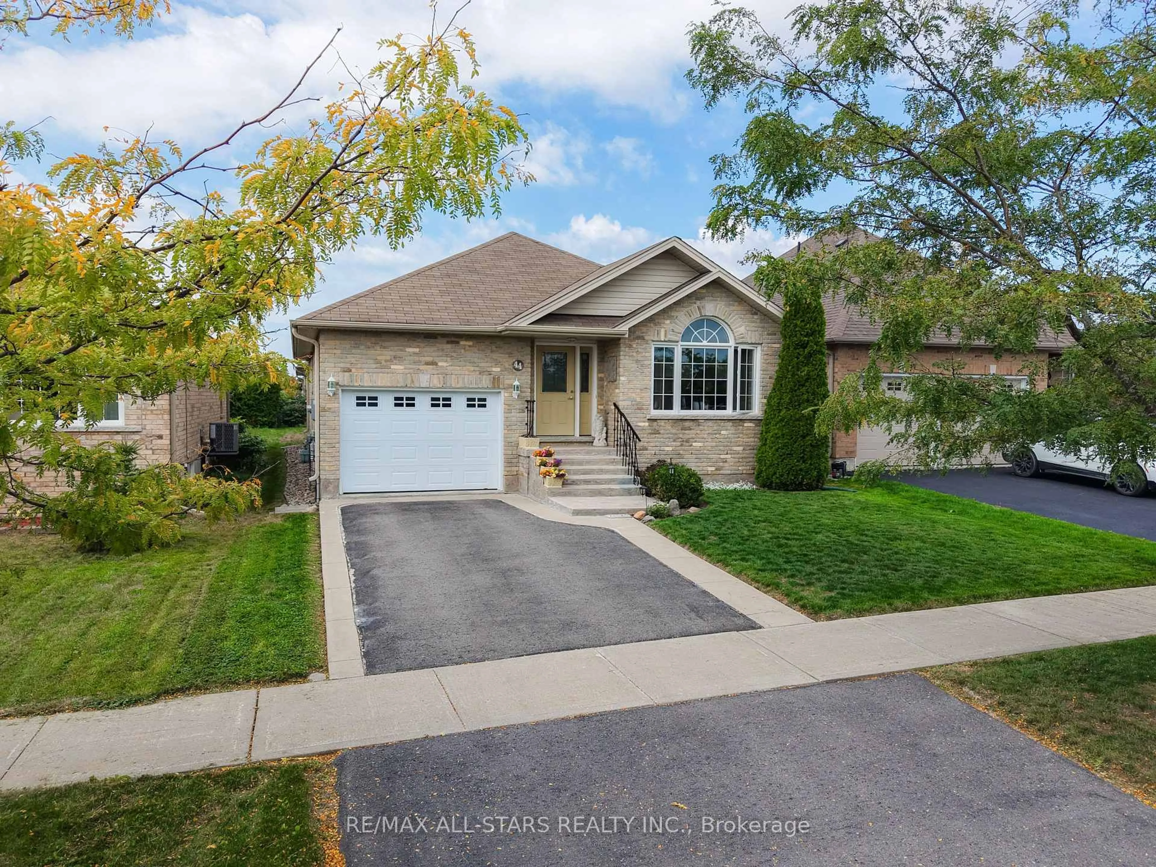 Home with vinyl exterior material, street for 44 Gee Cres, Kawartha Lakes Ontario K9V 0G9