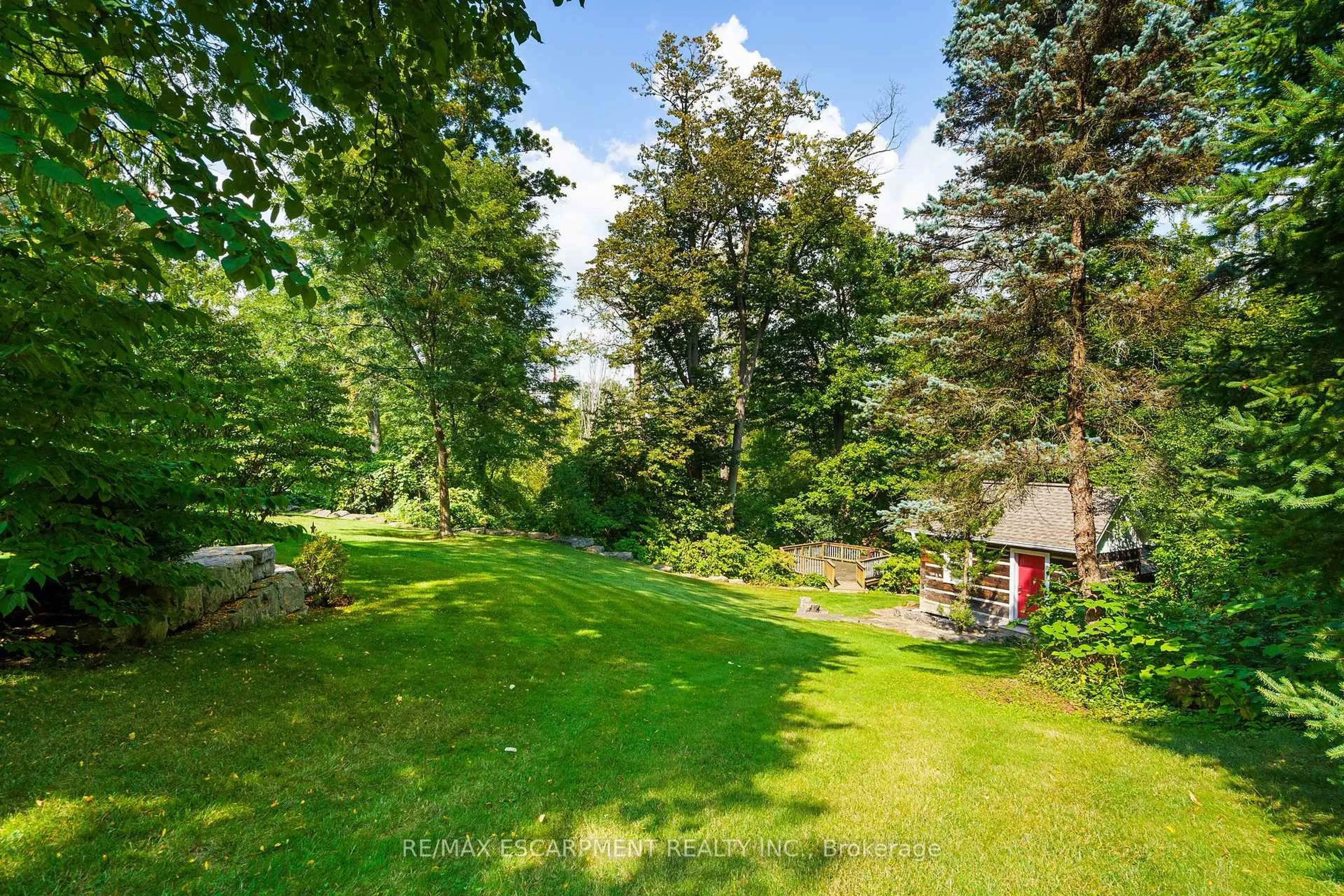 Patio, forest/trees view for 373 Brookview Crt, Hamilton Ontario L9G 4E6