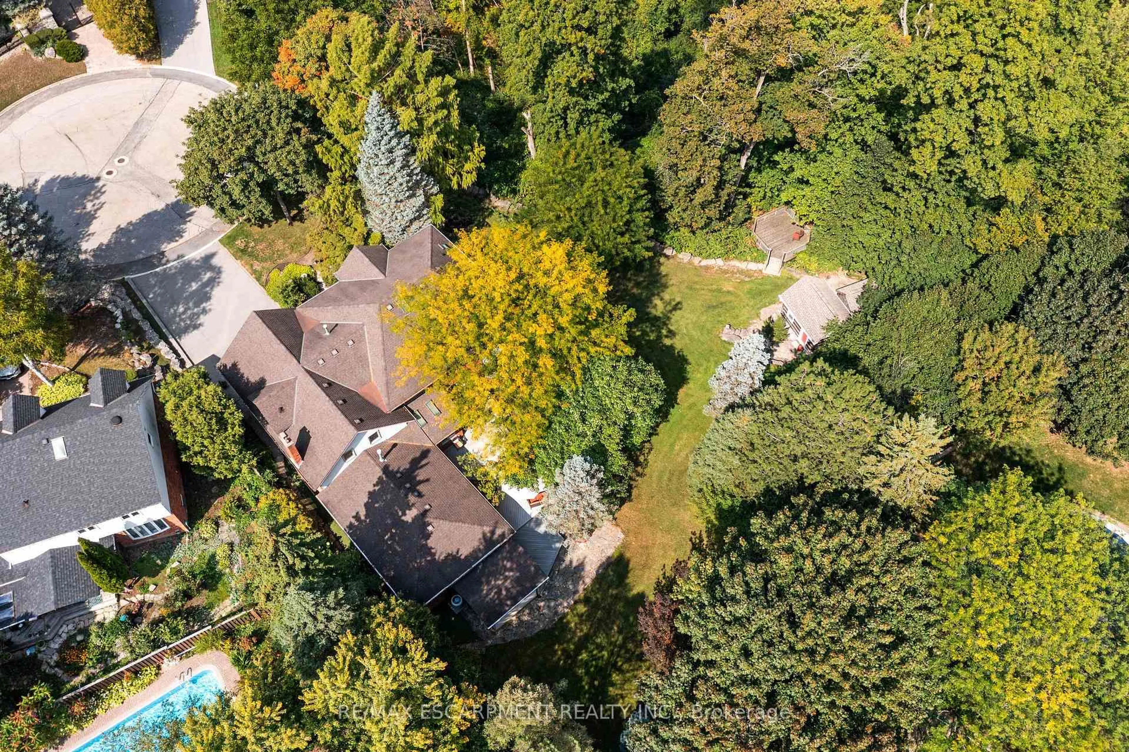 A pic from outside/outdoor area/front of a property/back of a property/a pic from drone, forest/trees view for 373 Brookview Crt, Hamilton Ontario L9G 4E6