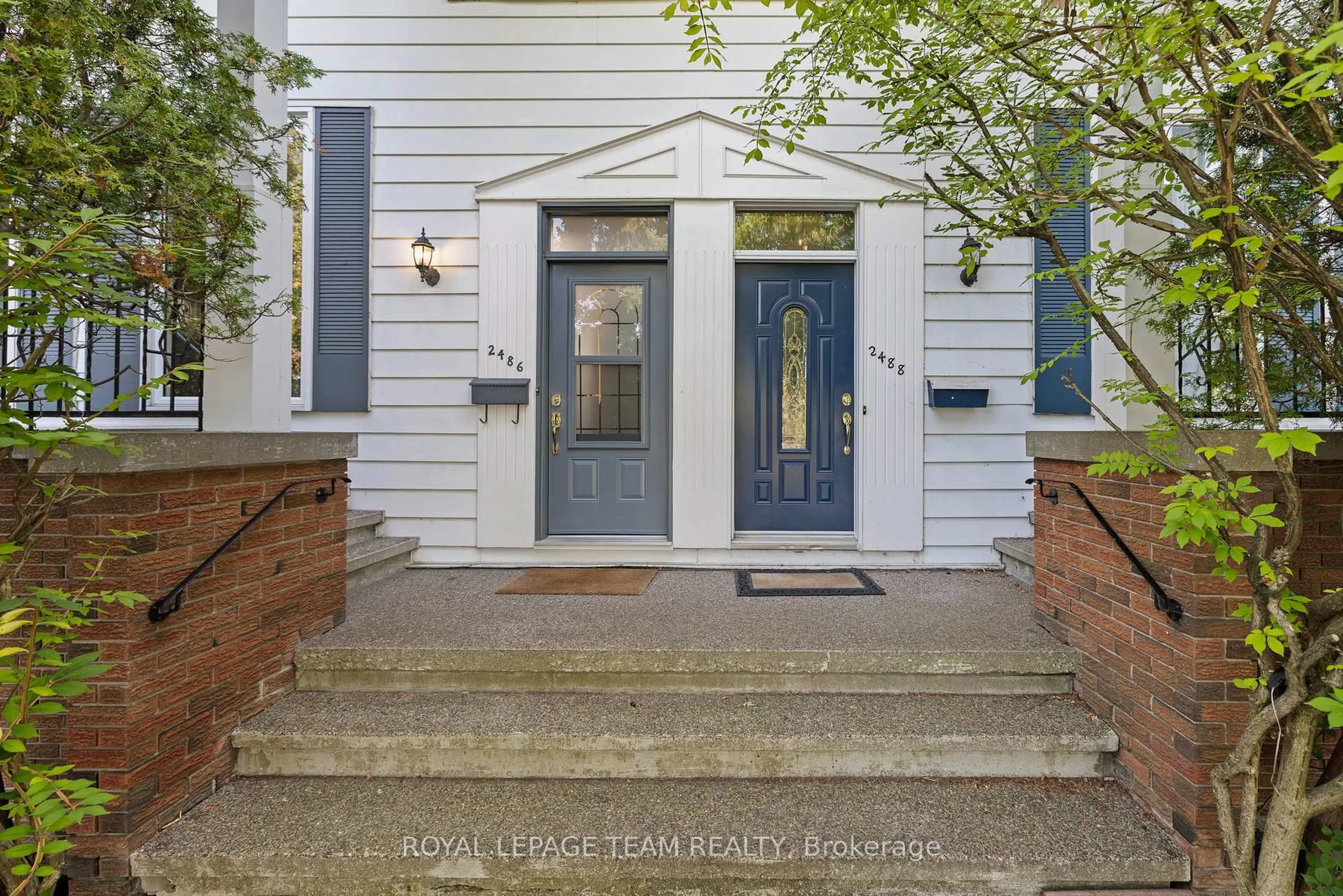 Indoor entryway for 2486 Regina St, Ottawa Ontario K2B 6X5