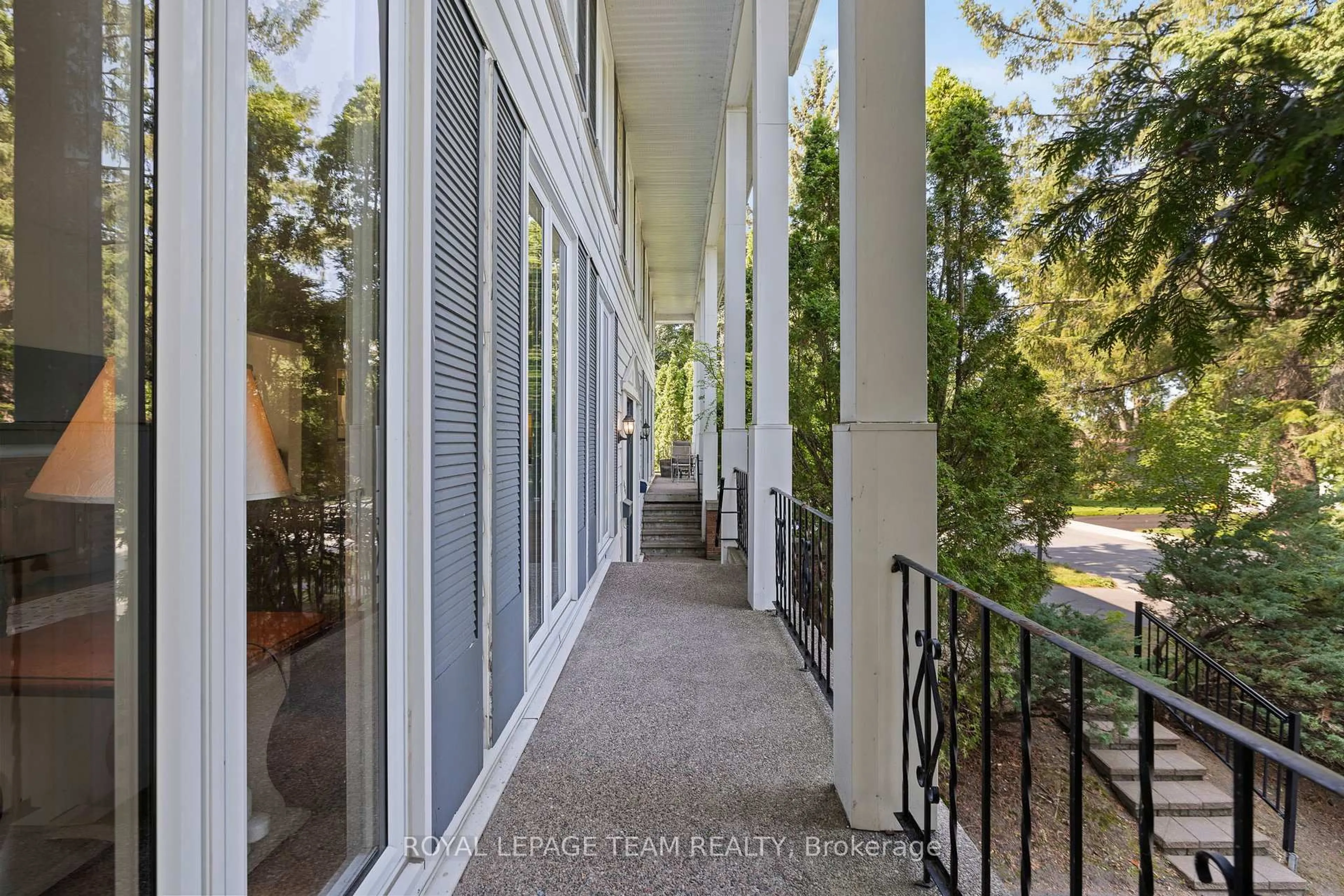 Patio, street for 2486 Regina St, Ottawa Ontario K2B 6X5
