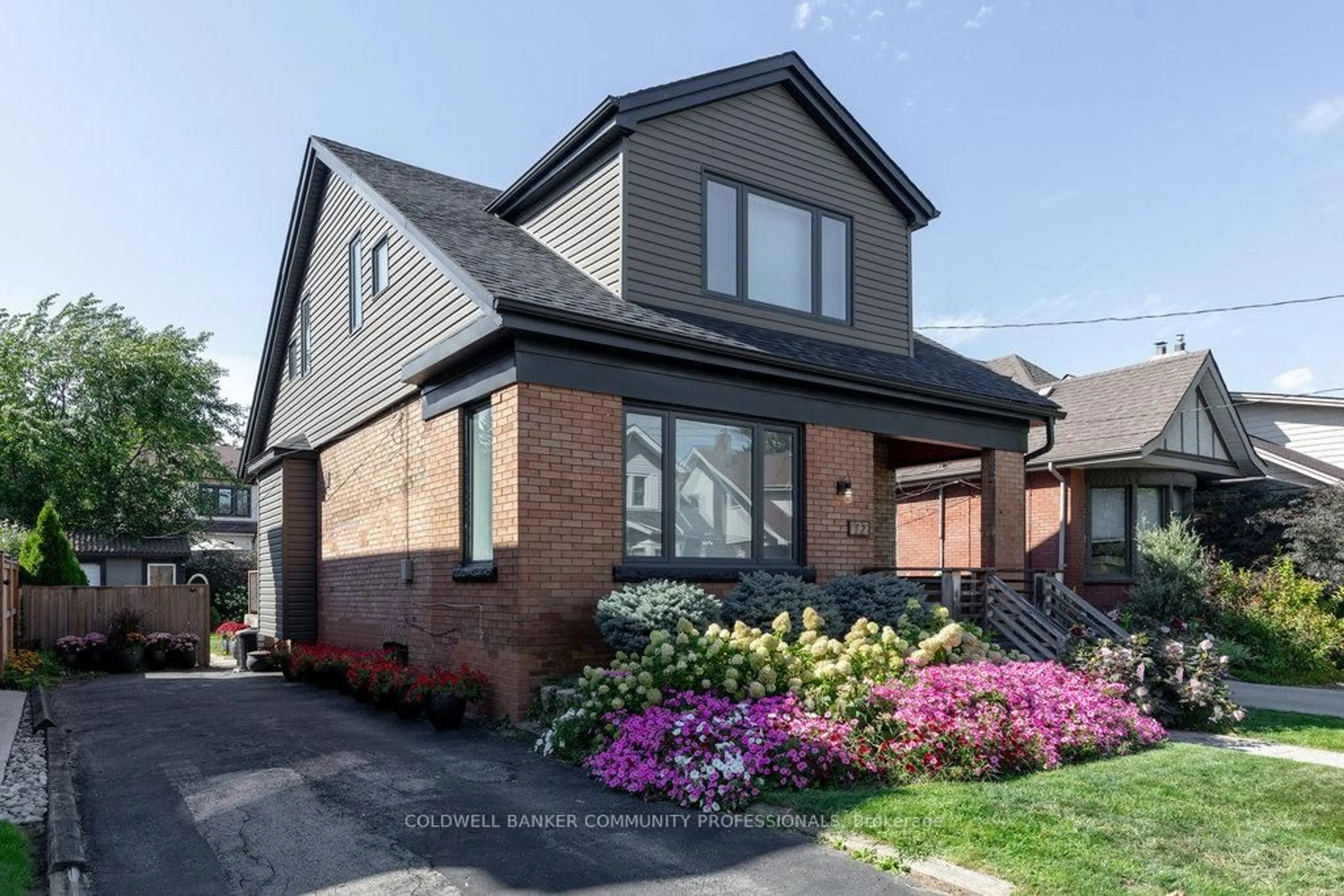 Home with brick exterior material, street for 72 Rosslyn Ave, Hamilton Ontario L8M 3H9
