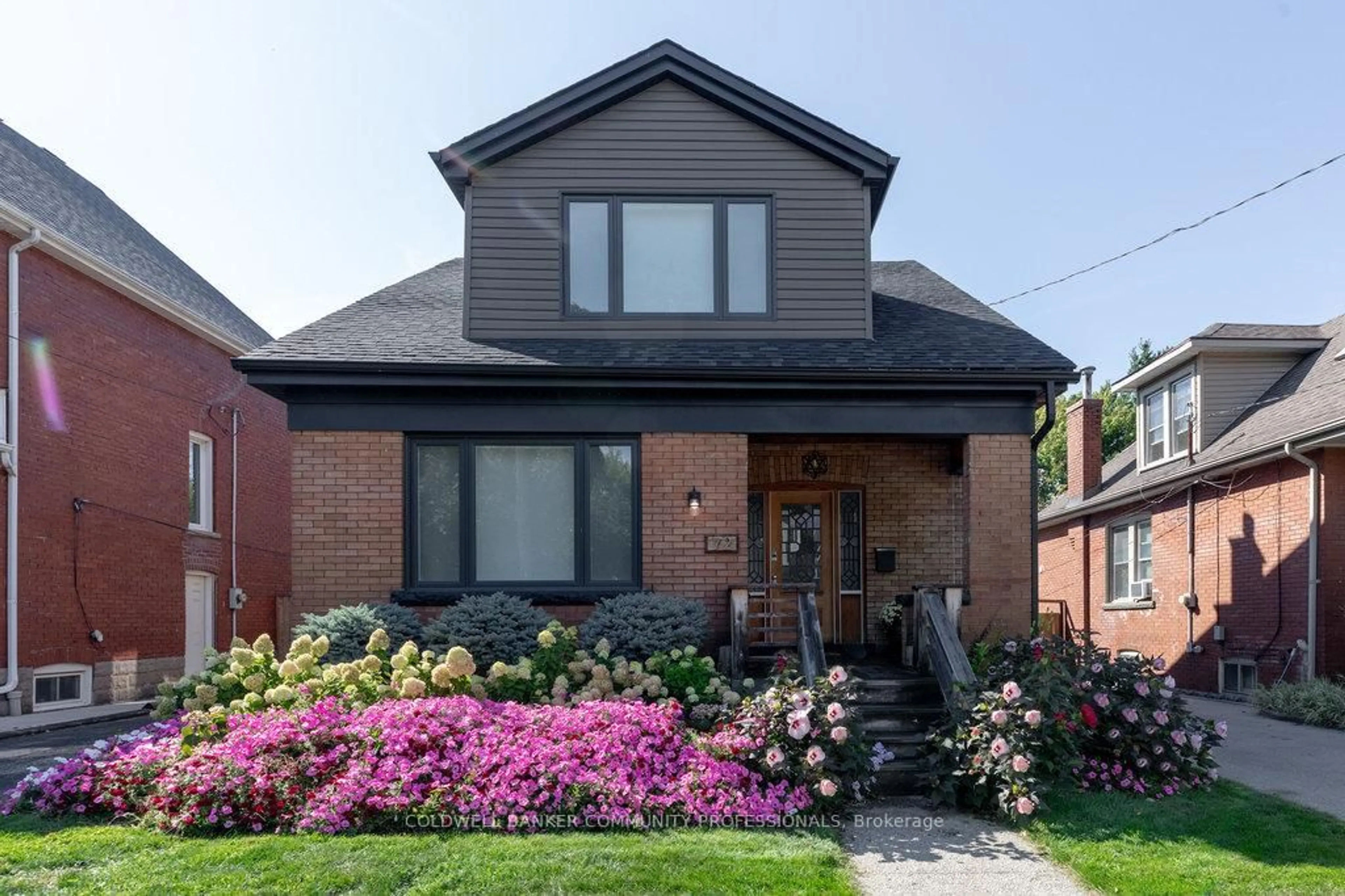 Home with brick exterior material, street for 72 Rosslyn Ave, Hamilton Ontario L8M 3H9