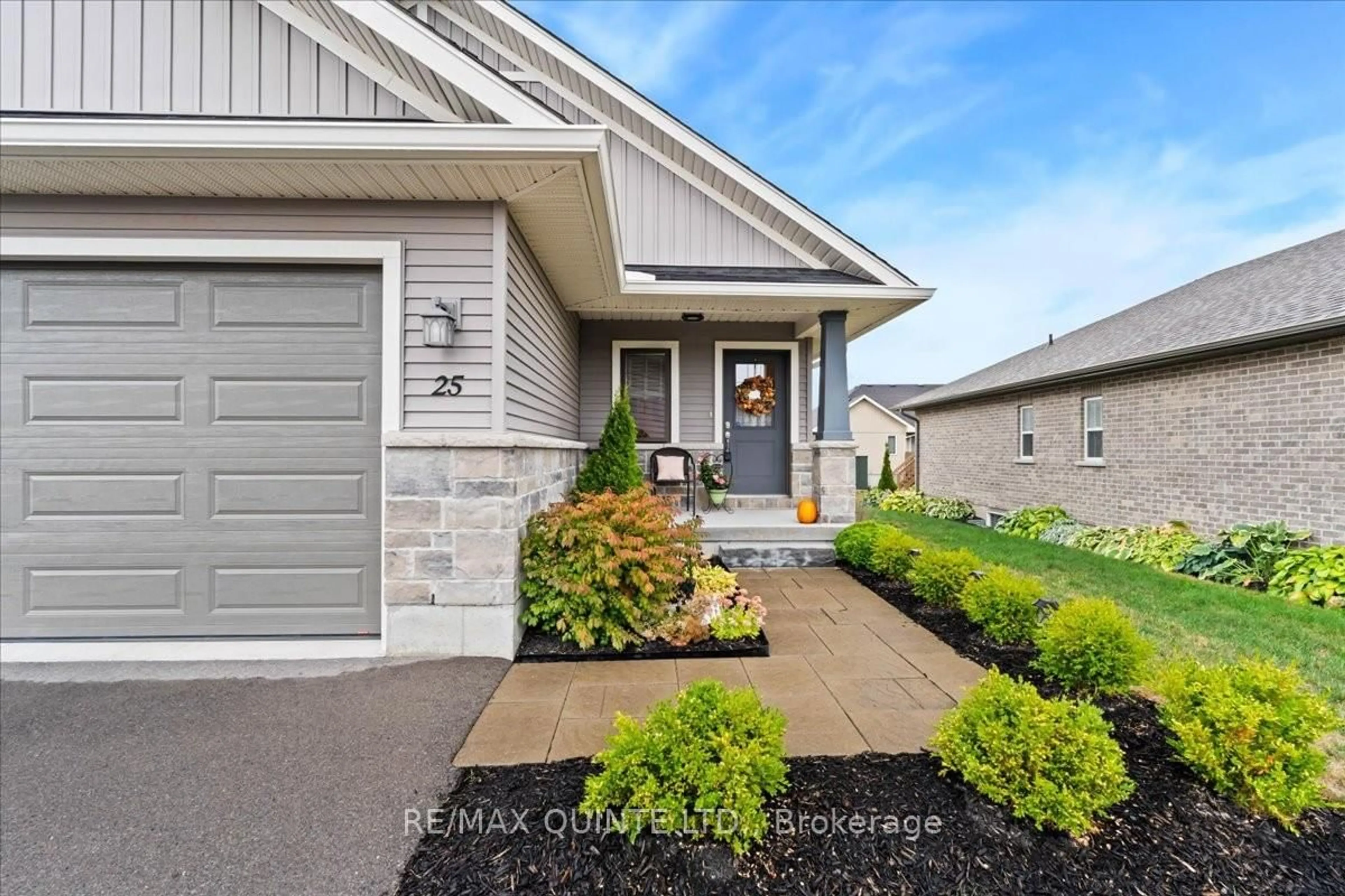 Home with vinyl exterior material, street for 25 Sandhu Cres, Belleville Ontario K8P 0G7
