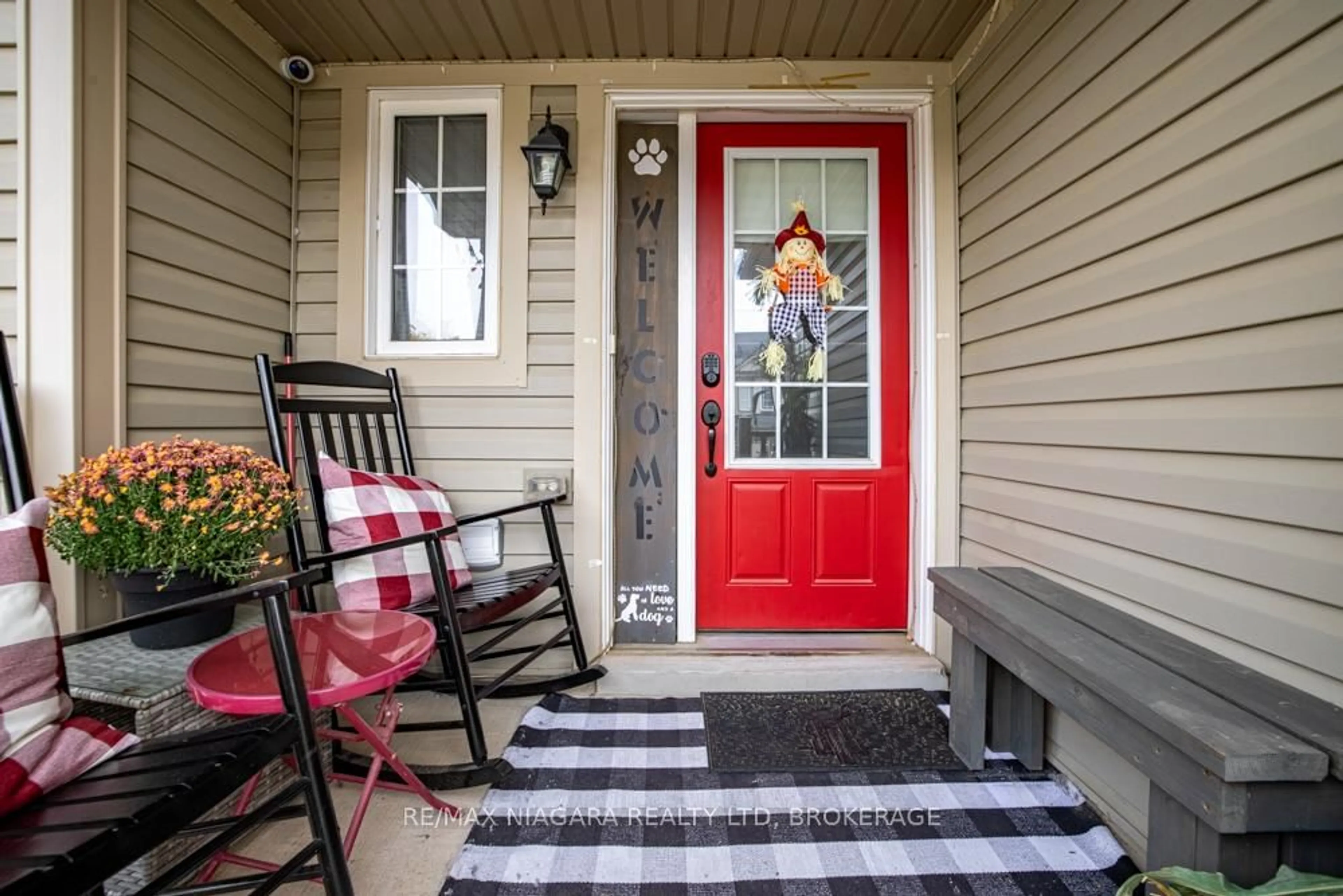 Indoor entryway for 105 Bisset Ave, Brant Ontario N3T 0H4