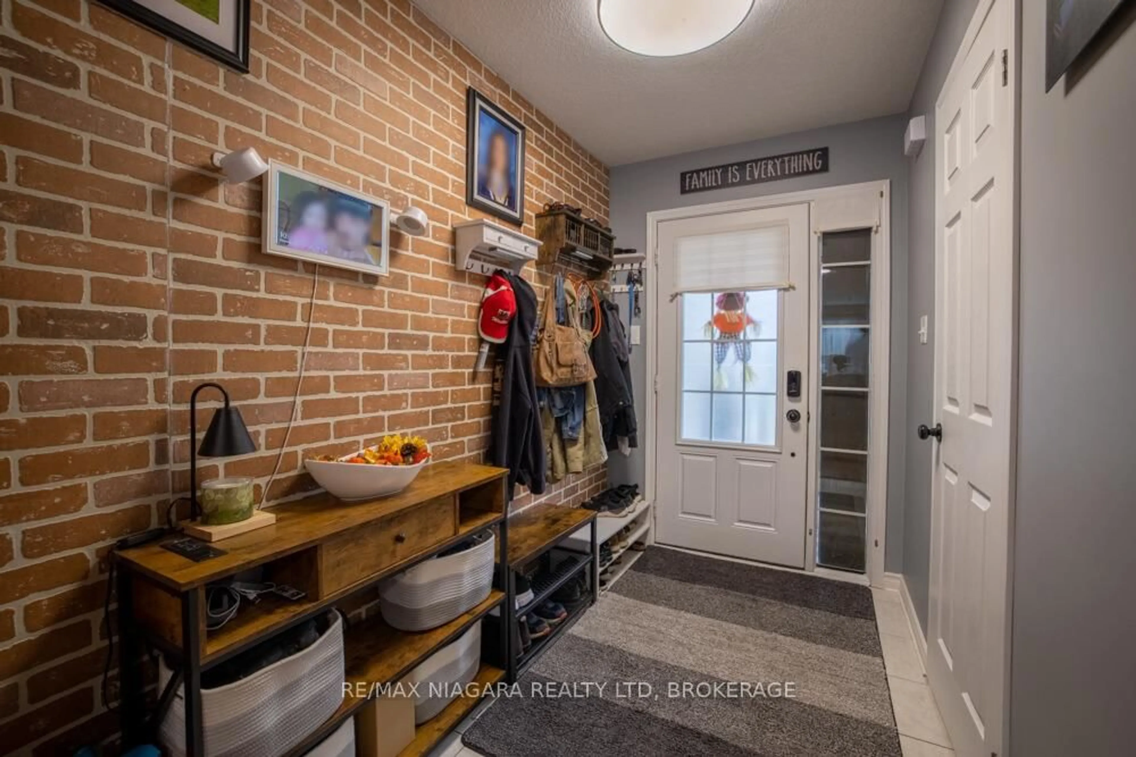 Indoor entryway for 105 Bisset Ave, Brant Ontario N3T 0H4