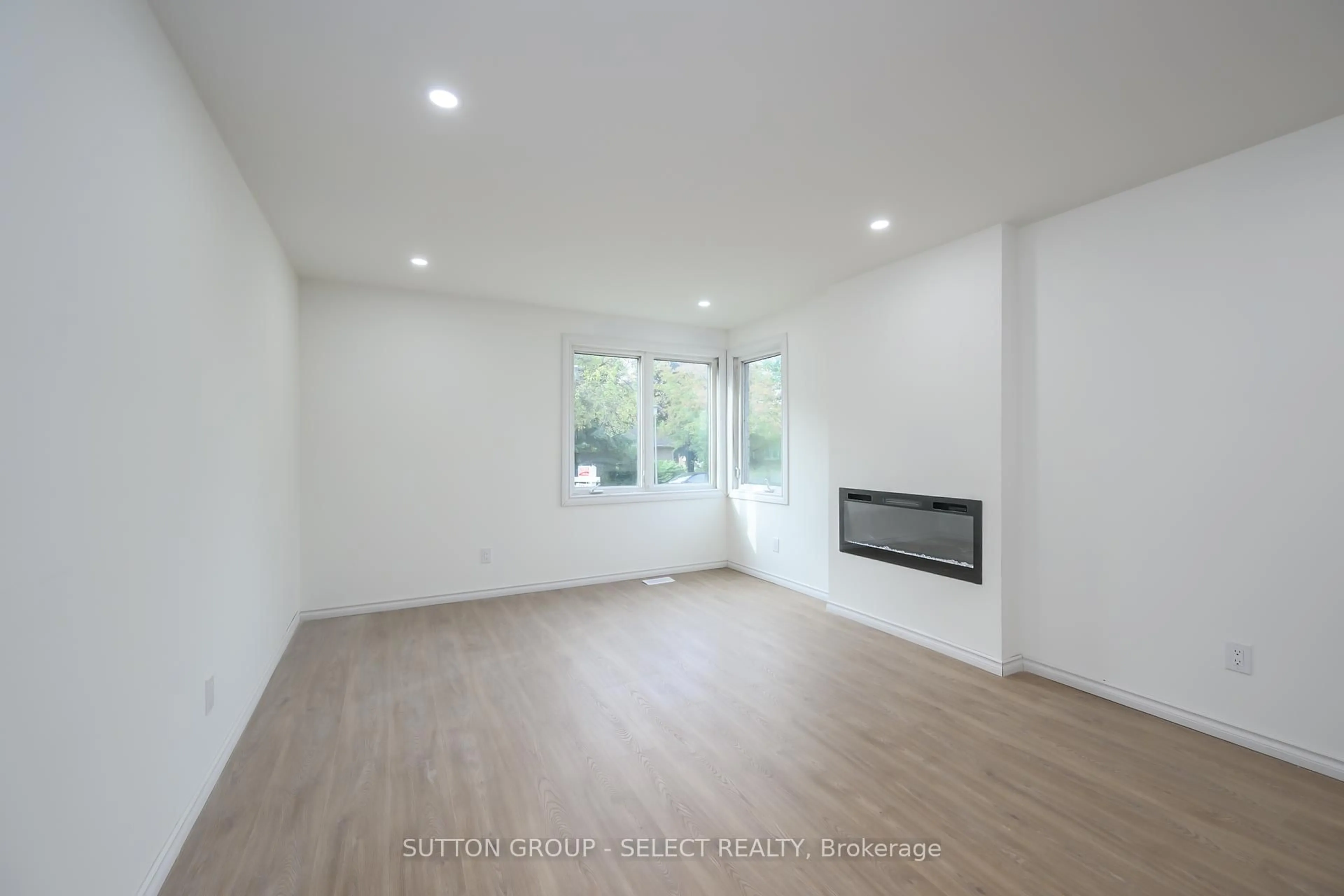 A pic of a room for 4 ALDERSBROOK Cres, London North Ontario N6G 3R3