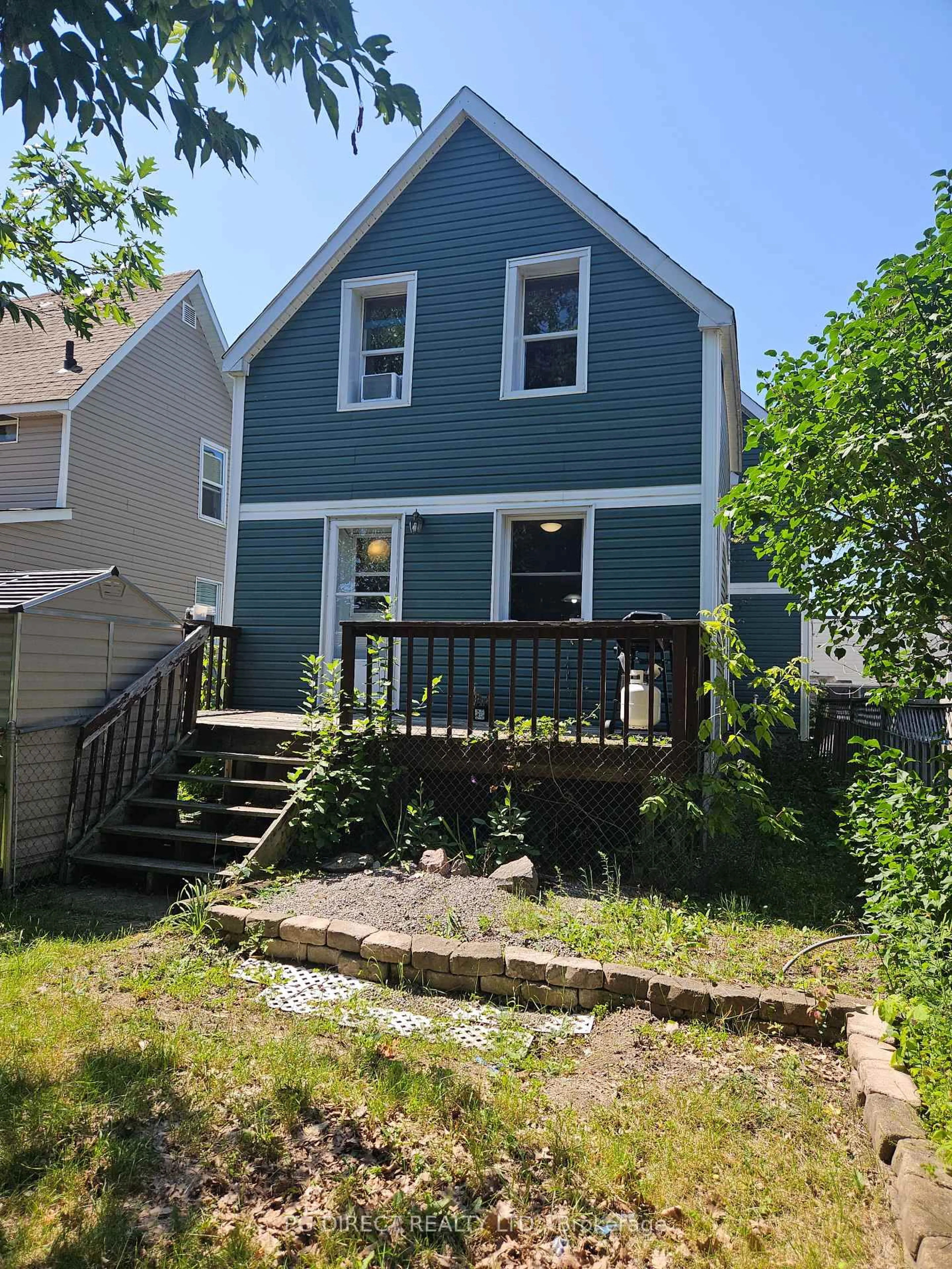 A pic from outside/outdoor area/front of a property/back of a property/a pic from drone, street for 478 First Ave, North Bay Ontario P1B 3C4