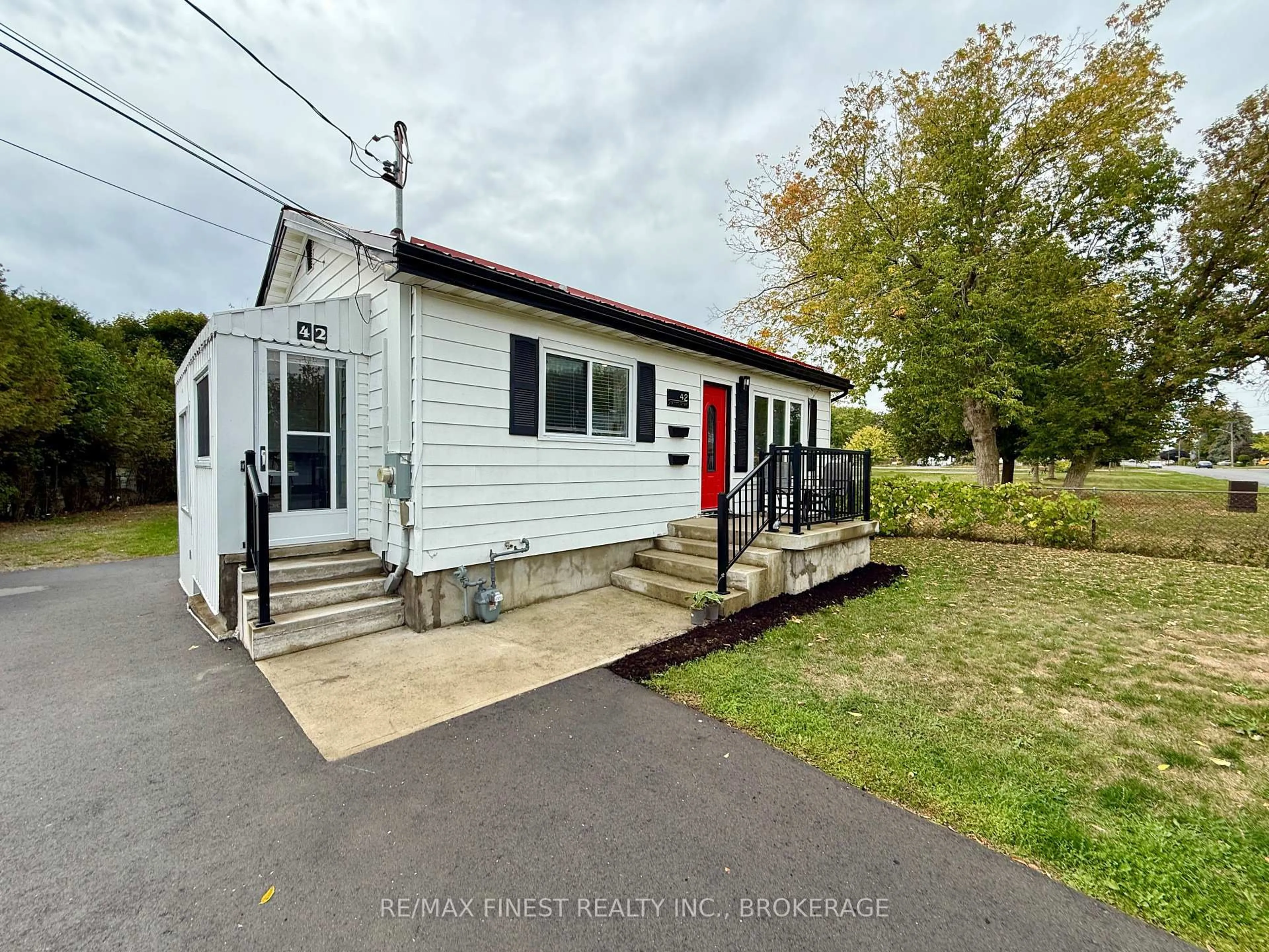 A pic from outside/outdoor area/front of a property/back of a property/a pic from drone, street for 42 Drennan St, Kingston Ontario K7K 2S1